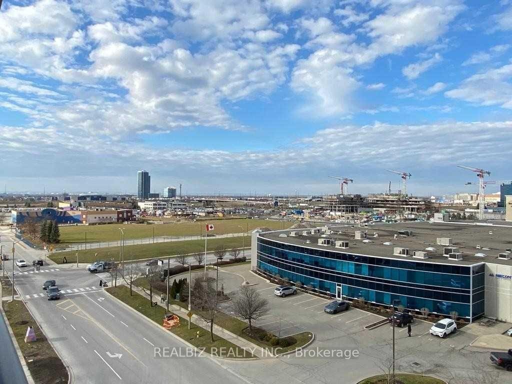 Photo 4 of Unit 618, 10 Honeycrisp Crescent, Vaughan, Vaughan Corporate Centre — HOMEH