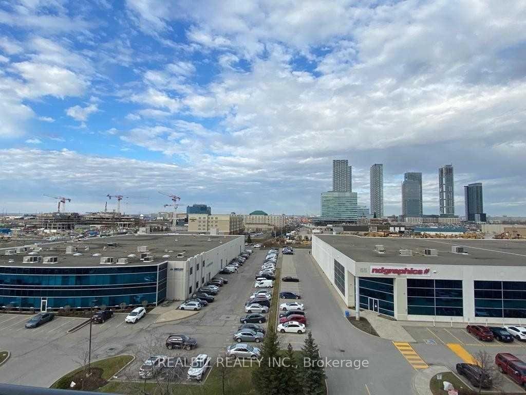 Photo 6 of Unit 618, 10 Honeycrisp Crescent, Vaughan, Vaughan Corporate Centre — HOMEH