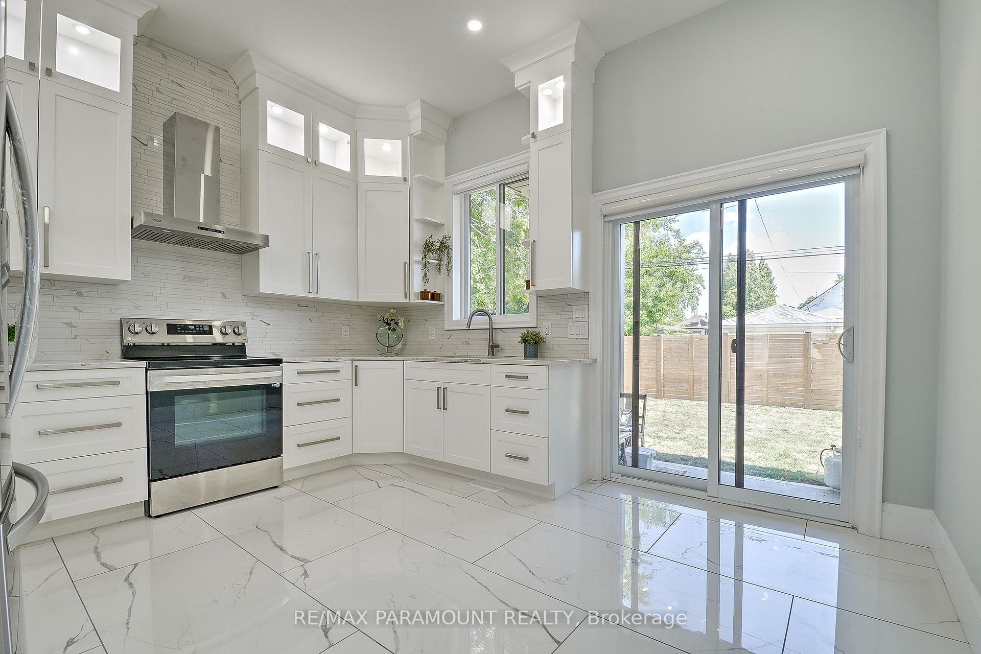 Photo 11 of 1780 Pierre Avenue, Windsor, South Walkerville — HOMEH