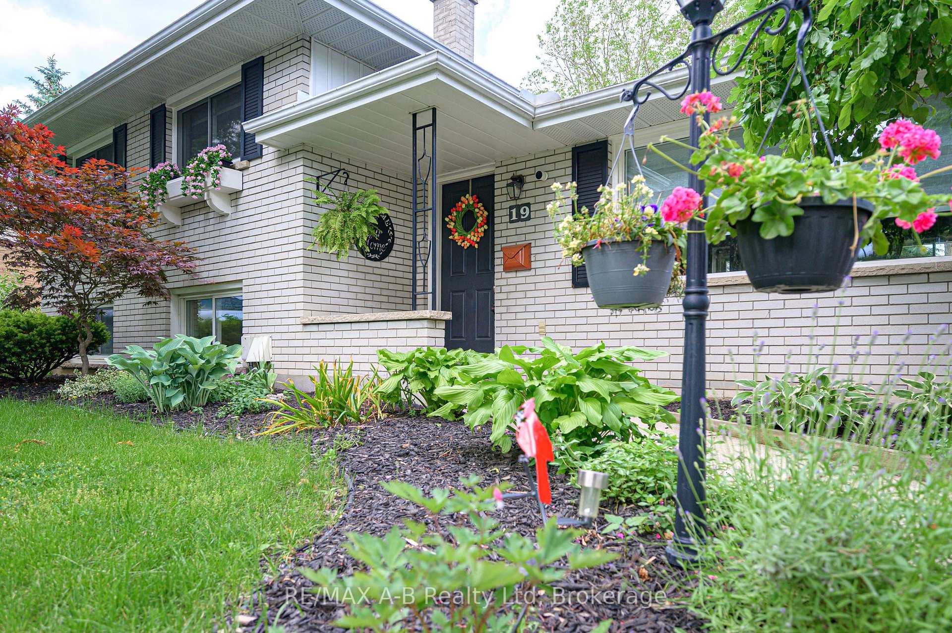Photo 2 of 19 Linton Place, Kitchener, Stanley Park — HOMEH