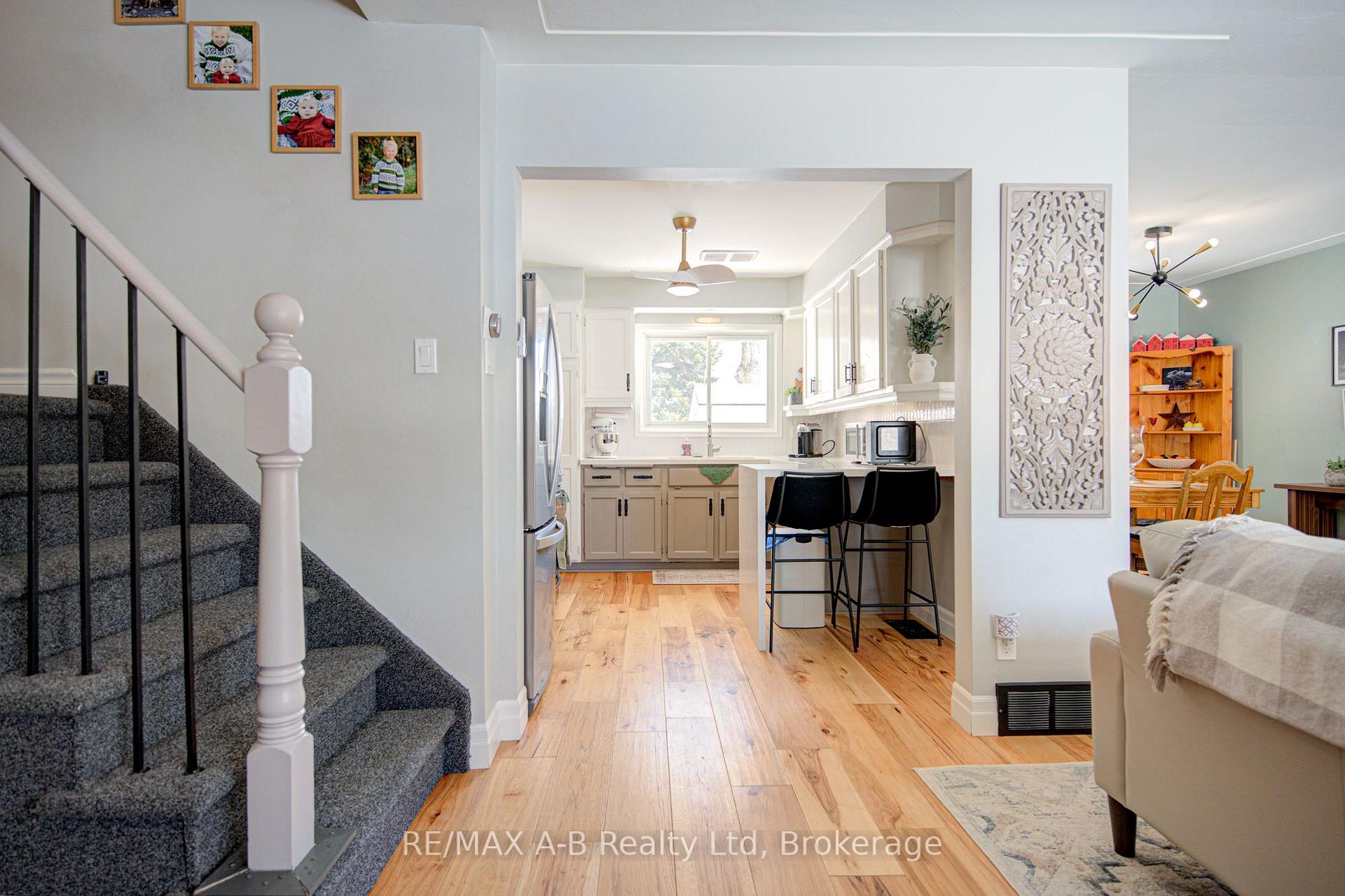 Photo 6 of 19 Linton Place, Kitchener, Stanley Park — HOMEH