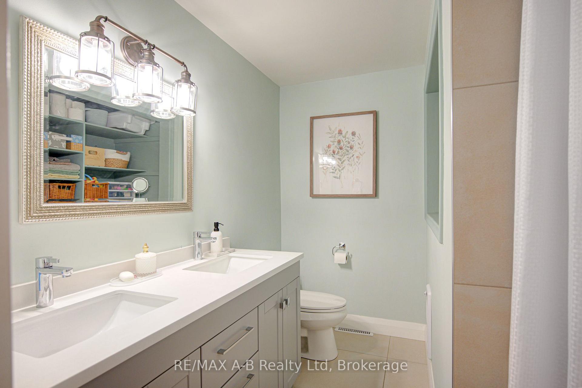Photo 16 of 19 Linton Place, Kitchener, Stanley Park — HOMEH