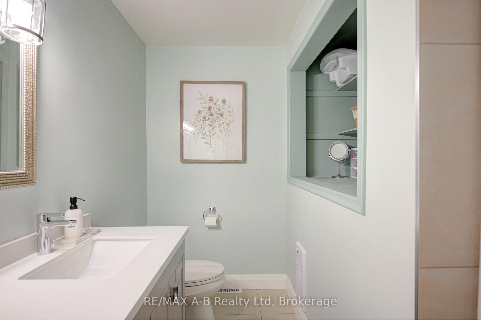 Photo 17 of 19 Linton Place, Kitchener, Stanley Park — HOMEH