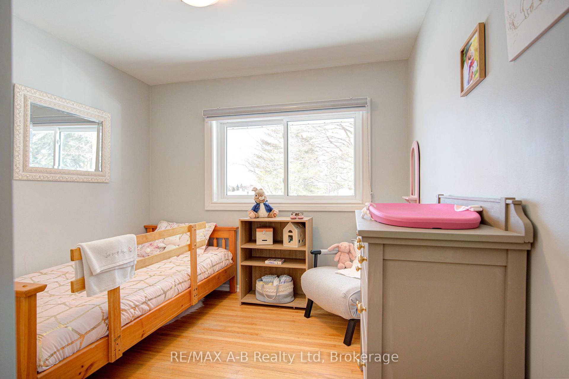 Photo 19 of 19 Linton Place, Kitchener, Stanley Park — HOMEH