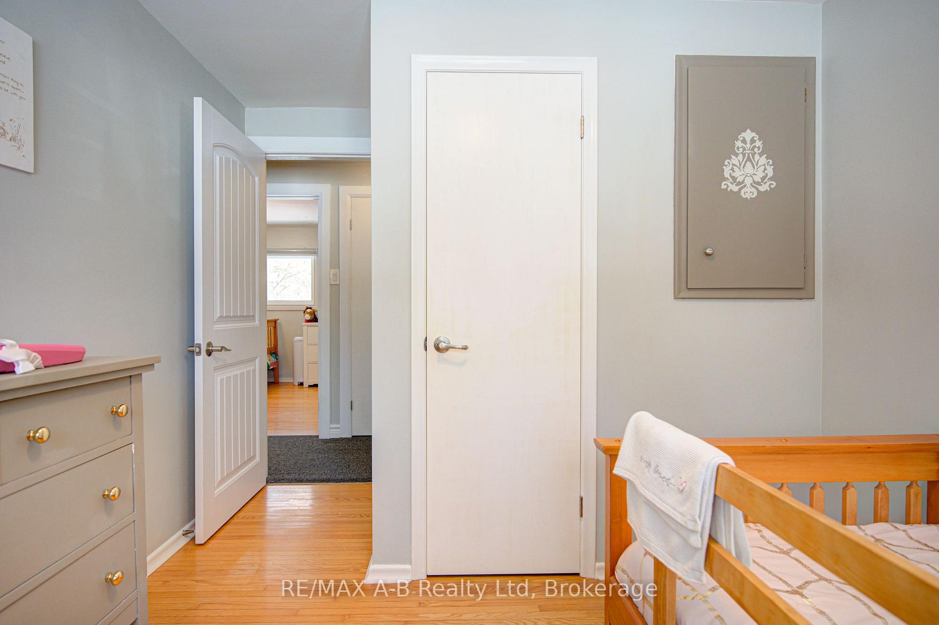 Photo 20 of 19 Linton Place, Kitchener, Stanley Park — HOMEH