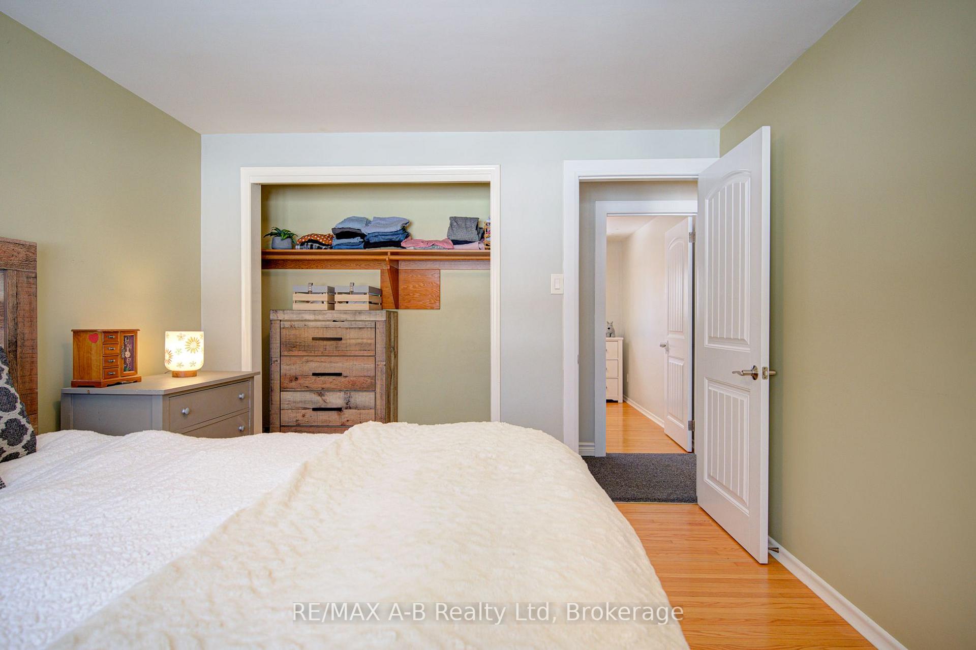 Photo 22 of 19 Linton Place, Kitchener, Stanley Park — HOMEH