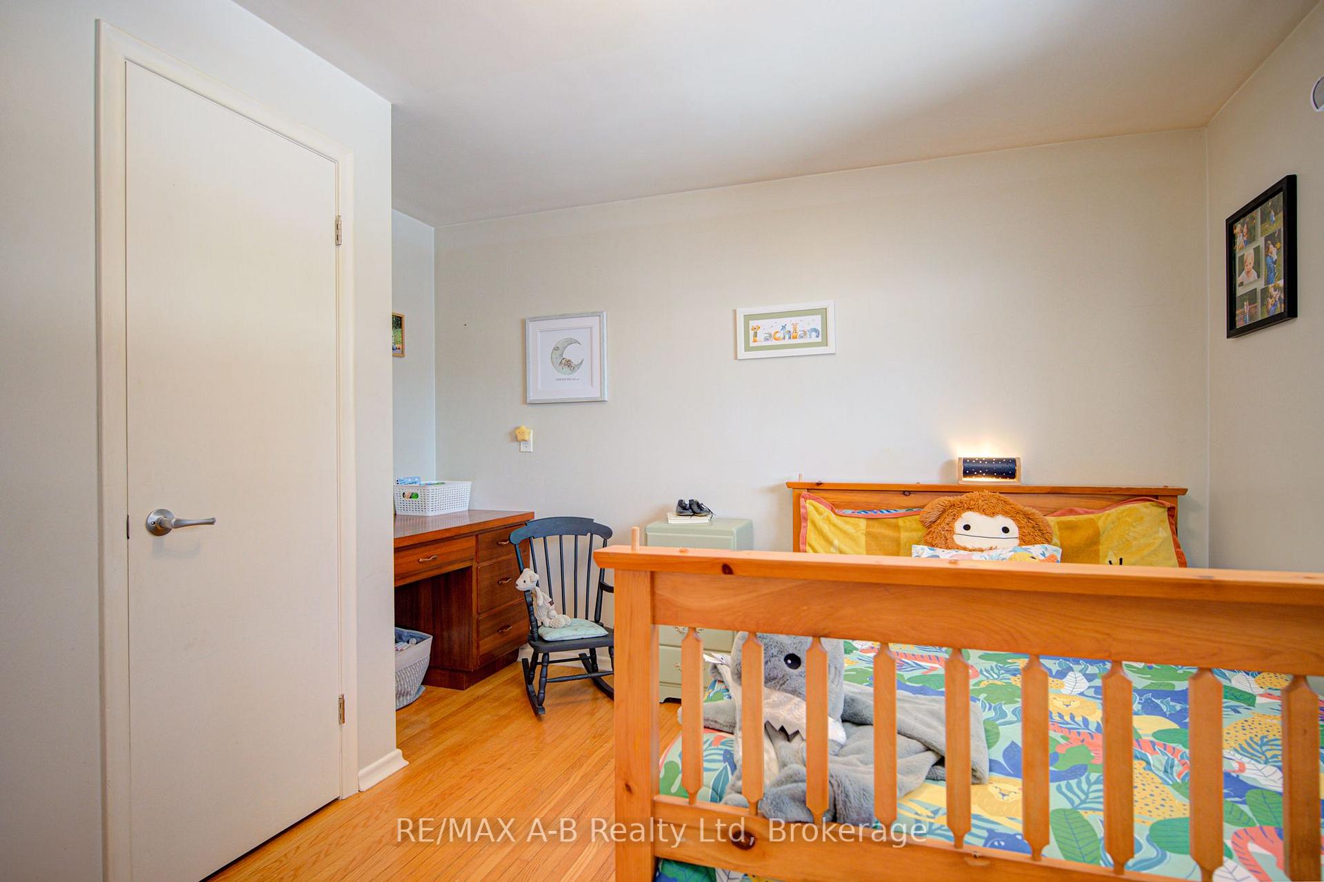 Photo 24 of 19 Linton Place, Kitchener, Stanley Park — HOMEH