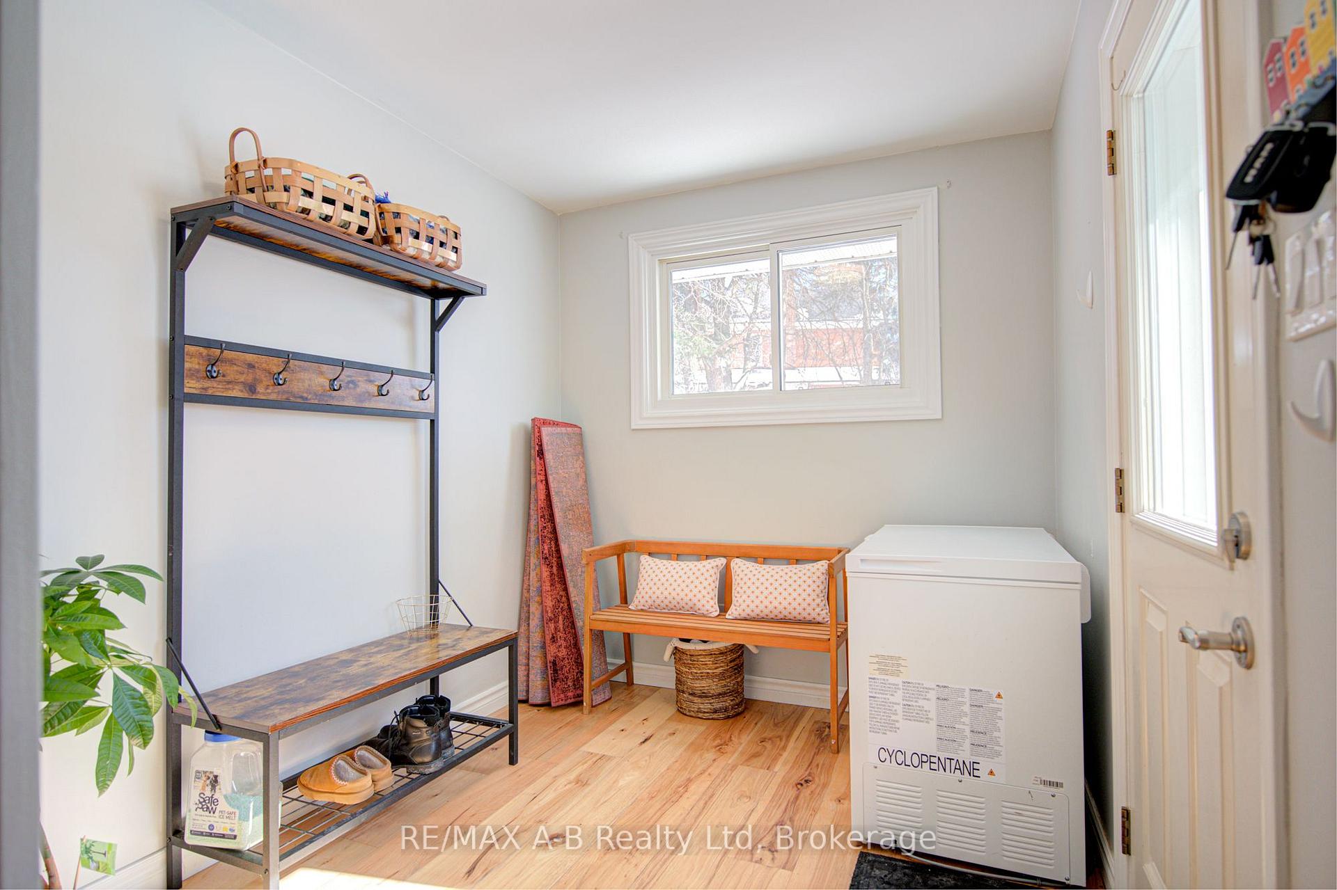 Photo 25 of 19 Linton Place, Kitchener, Stanley Park — HOMEH