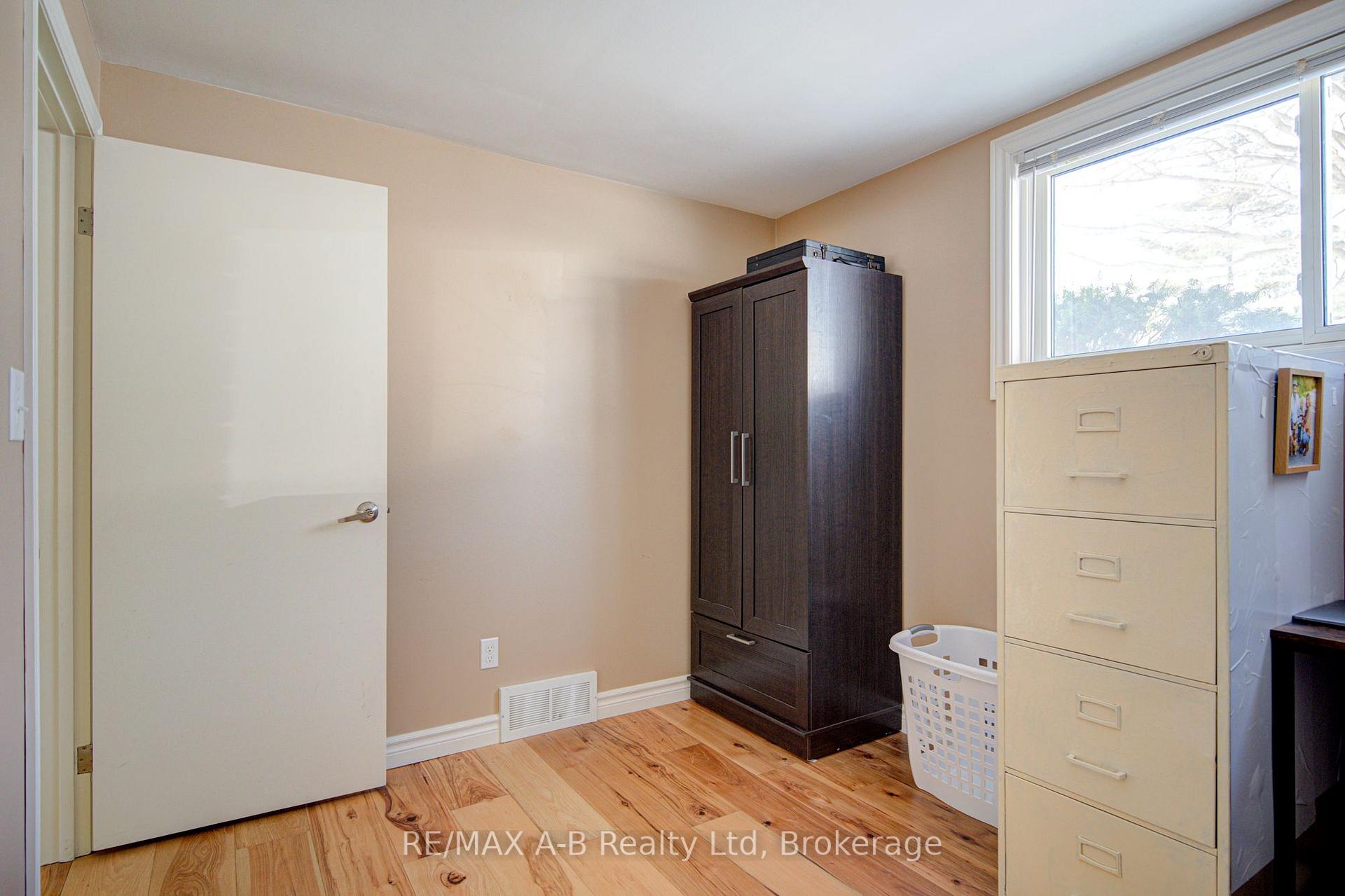 Photo 33 of 19 Linton Place, Kitchener, Stanley Park — HOMEH