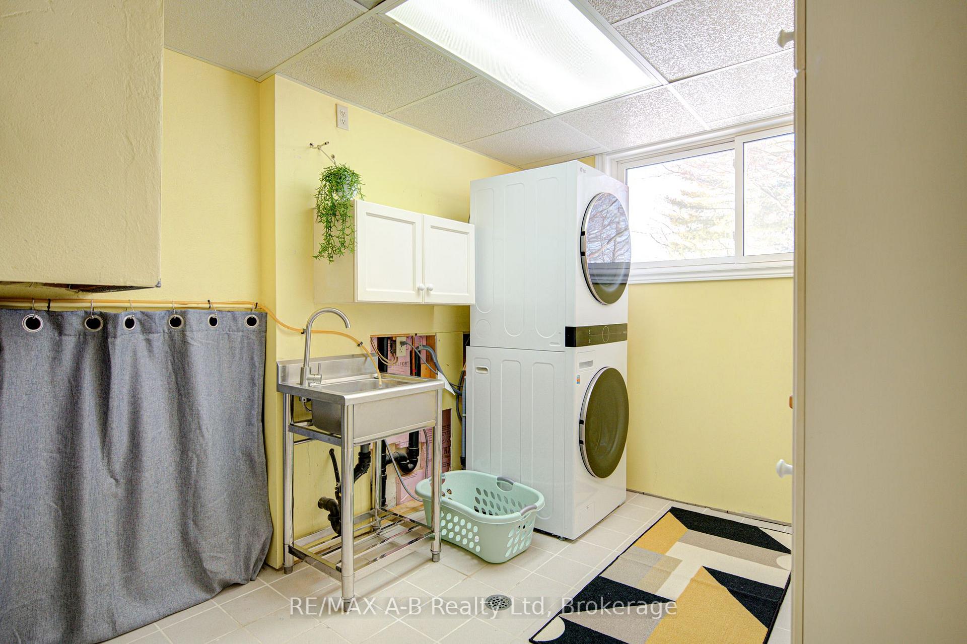 Photo 34 of 19 Linton Place, Kitchener, Stanley Park — HOMEH