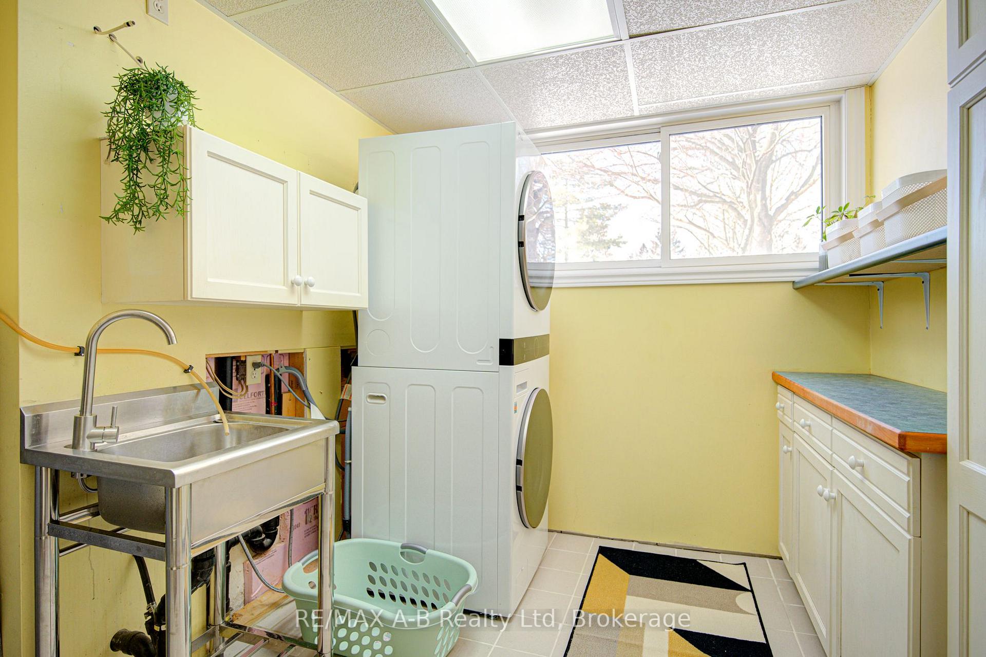 Photo 35 of 19 Linton Place, Kitchener, Stanley Park — HOMEH