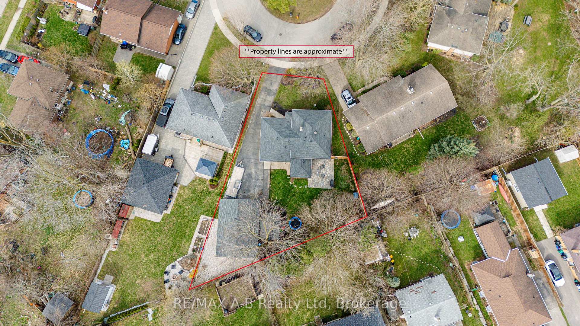 Photo 45 of 19 Linton Place, Kitchener, Stanley Park — HOMEH