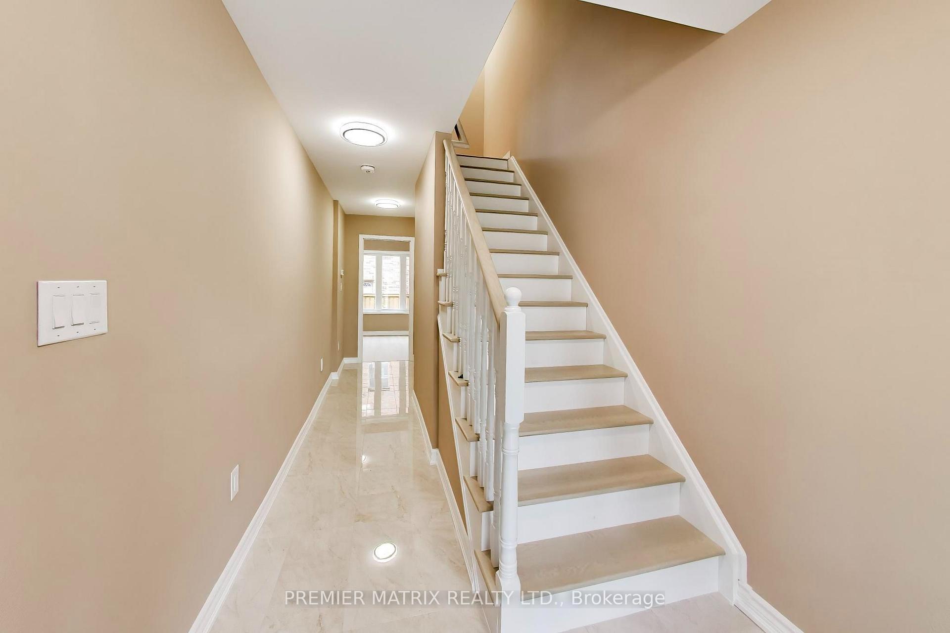 Photo 5 of 37 Shiff Crescent, Brampton, Heart Lake East — HOMEH