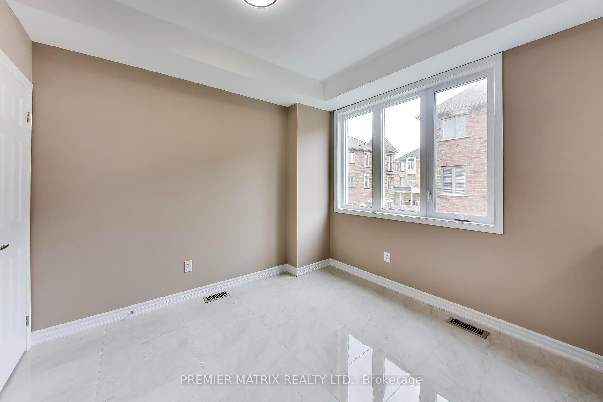Photo 12 of 37 Shiff Crescent, Brampton, Heart Lake East — HOMEH