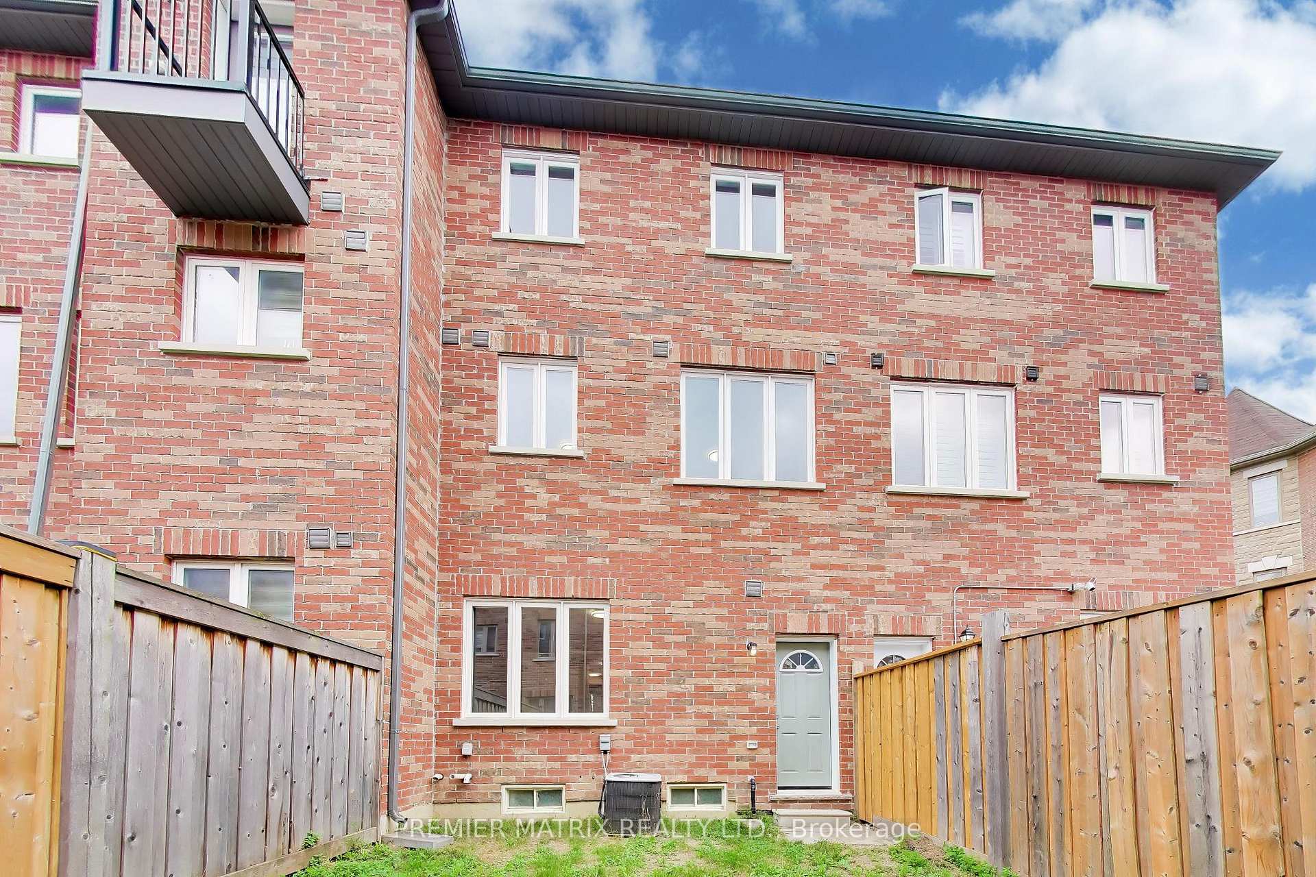 Photo 31 of 37 Shiff Crescent, Brampton, Heart Lake East — HOMEH