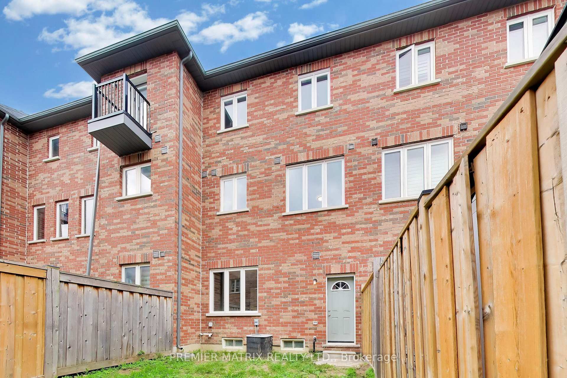 Photo 32 of 37 Shiff Crescent, Brampton, Heart Lake East — HOMEH