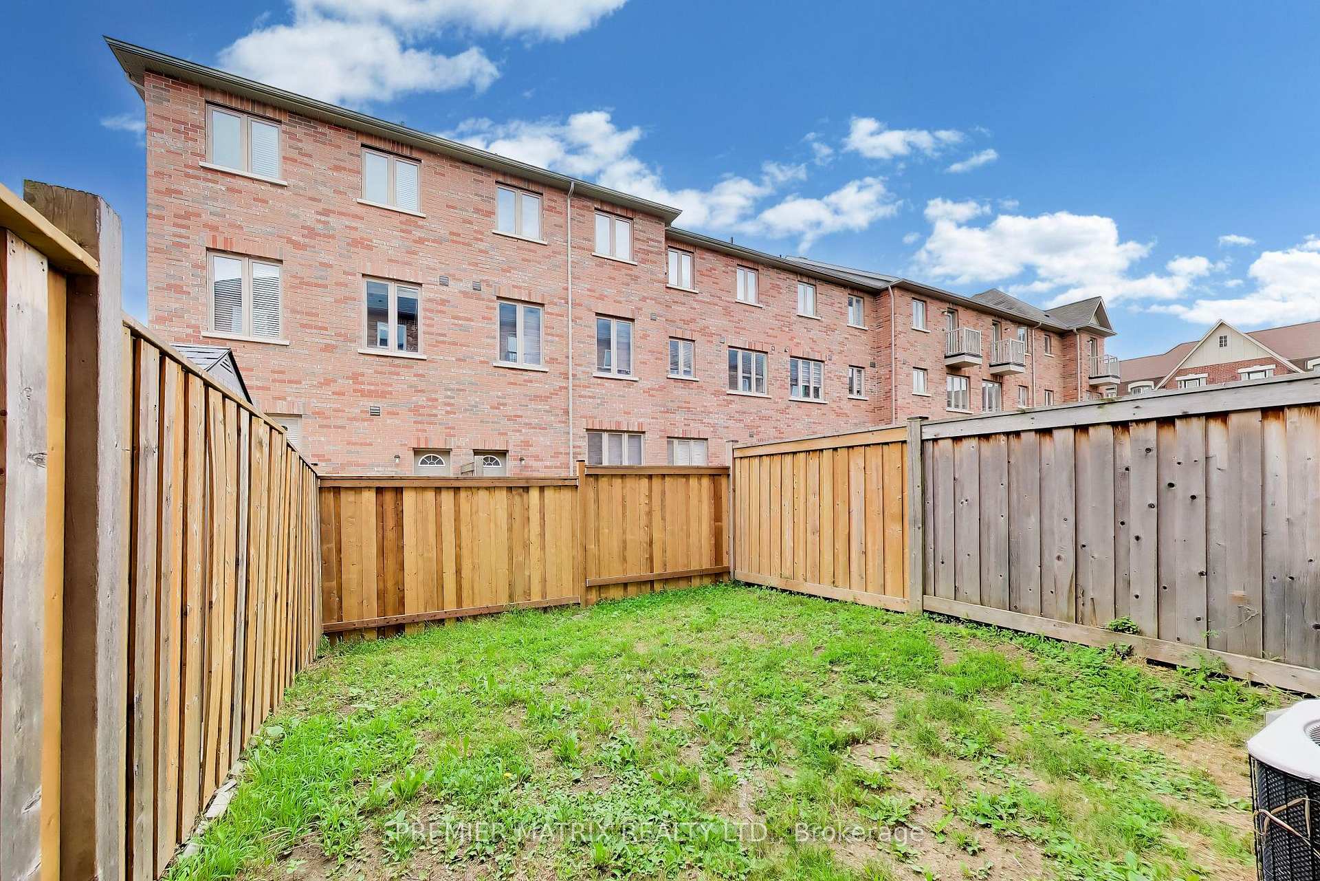 Photo 33 of 37 Shiff Crescent, Brampton, Heart Lake East — HOMEH