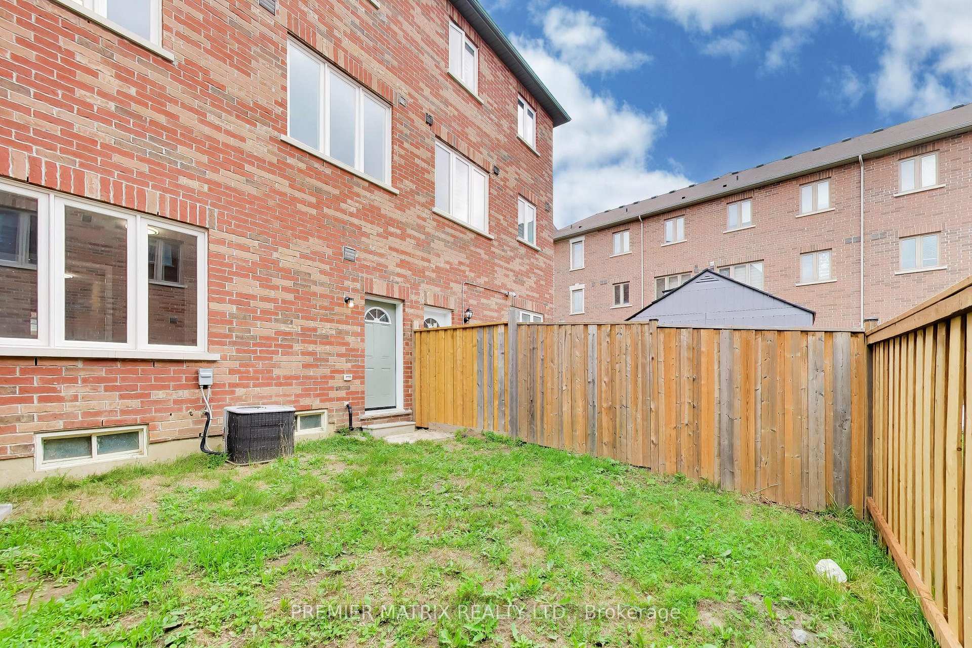 Photo 34 of 37 Shiff Crescent, Brampton, Heart Lake East — HOMEH