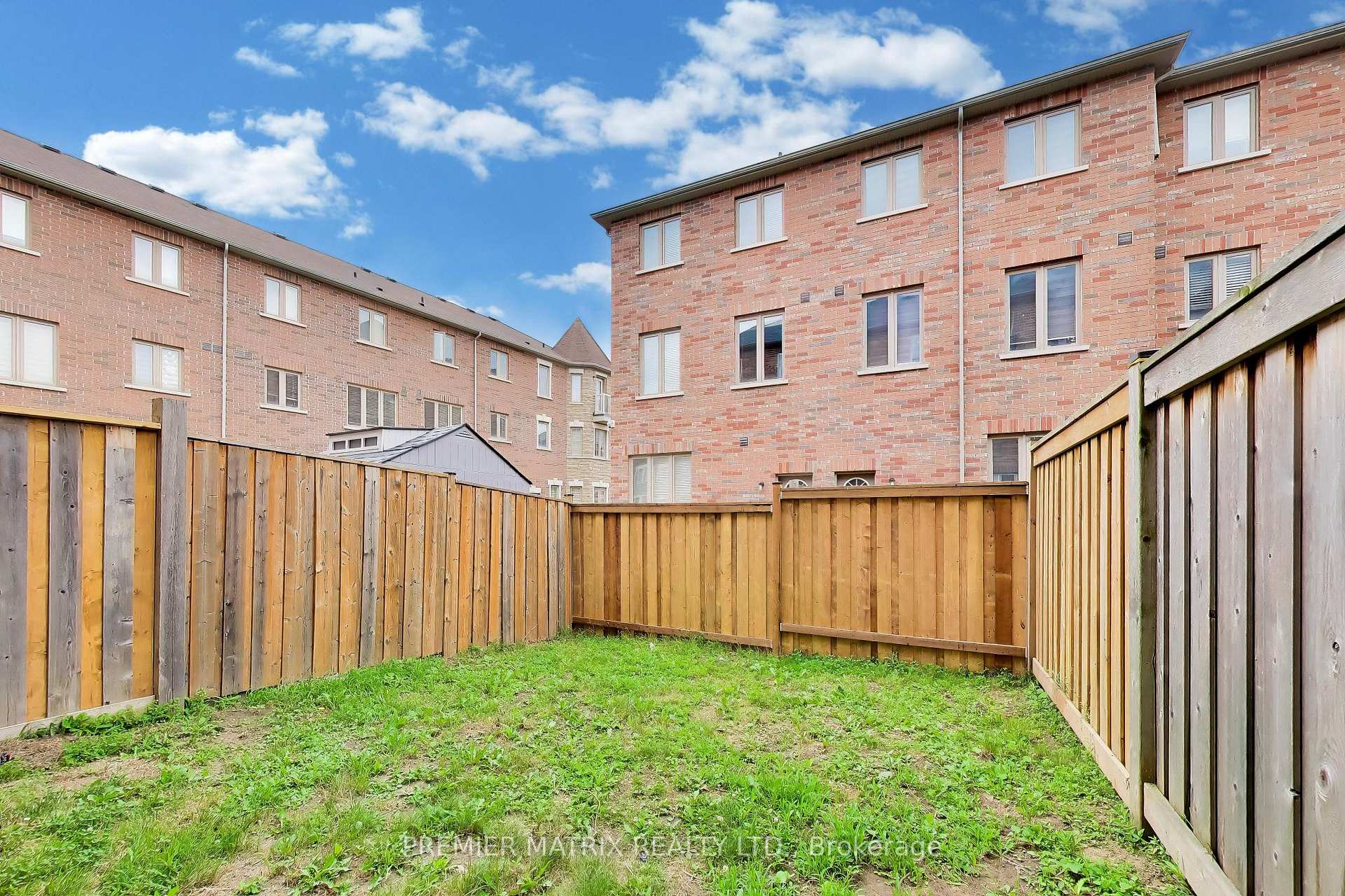 Photo 35 of 37 Shiff Crescent, Brampton, Heart Lake East — HOMEH