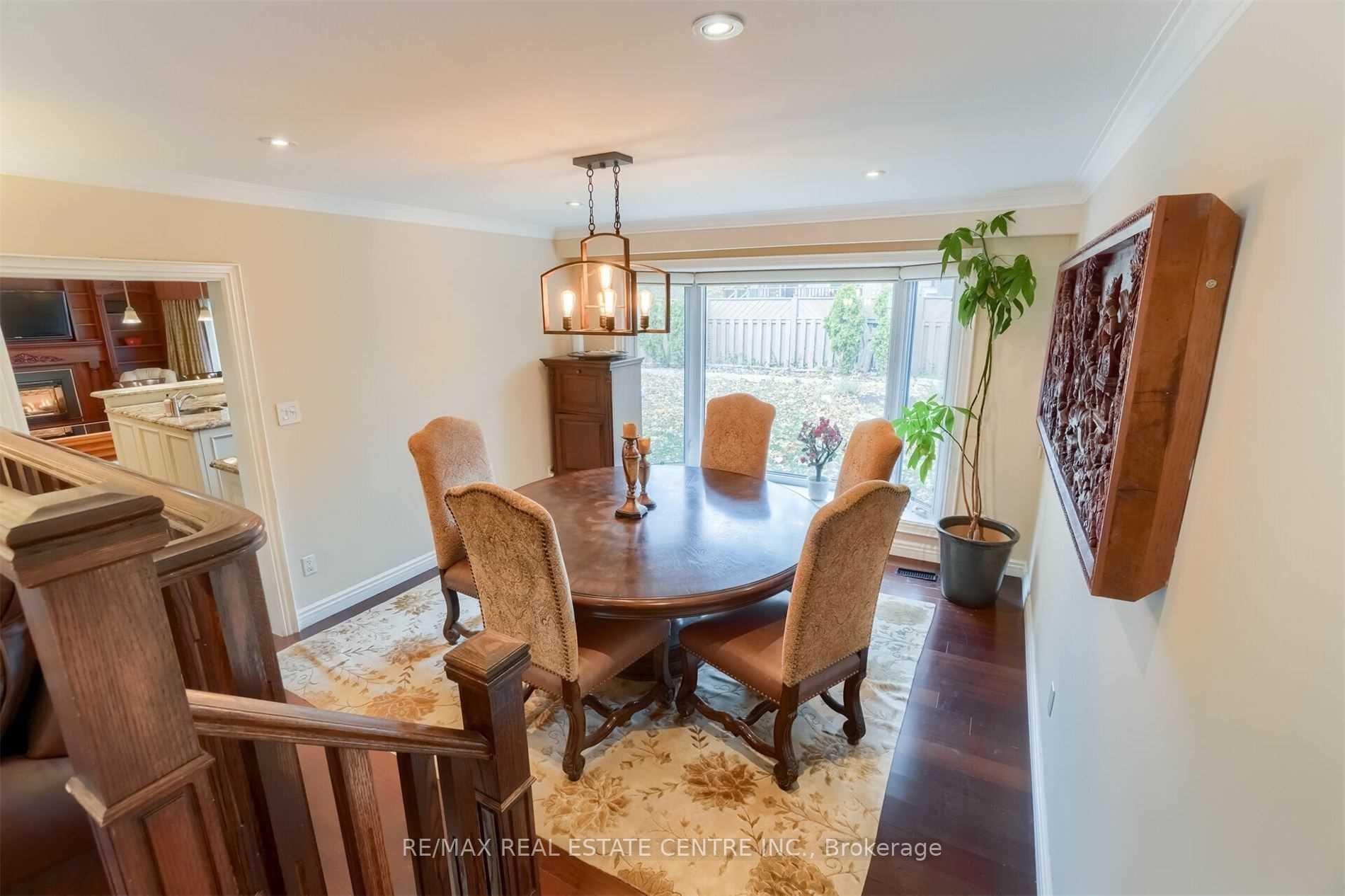 Photo 8 of 41 Clearside Place, Etobicoke, Markland Wood — HOMEH