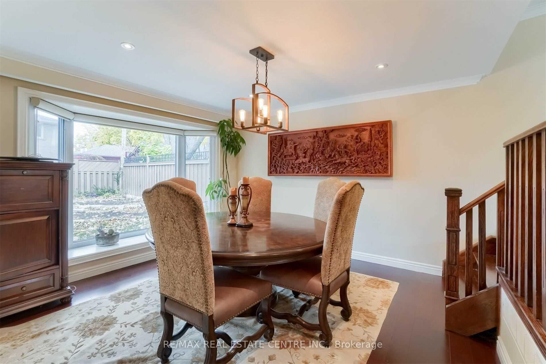 Photo 9 of 41 Clearside Place, Etobicoke, Markland Wood — HOMEH