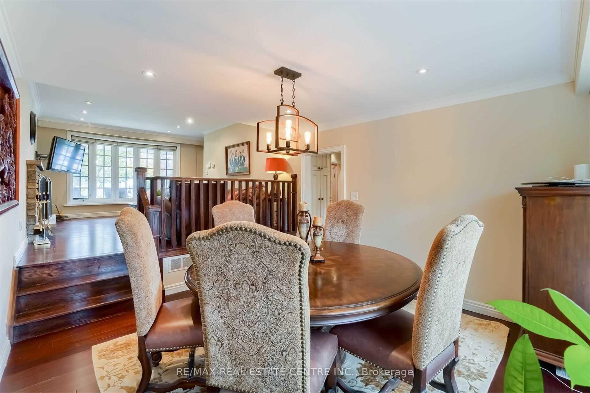 Photo 10 of 41 Clearside Place, Etobicoke, Markland Wood — HOMEH