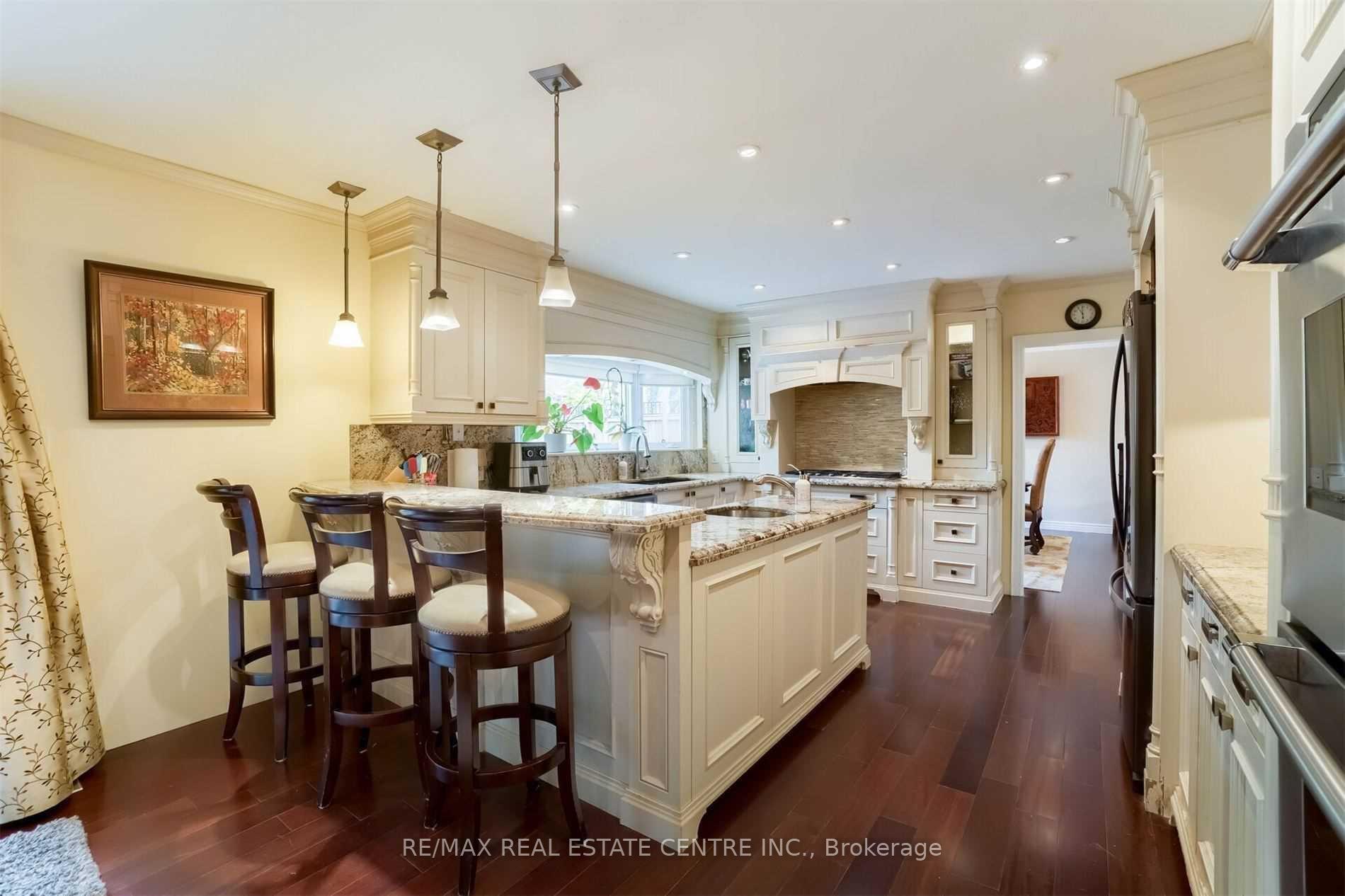 Photo 12 of 41 Clearside Place, Etobicoke, Markland Wood — HOMEH