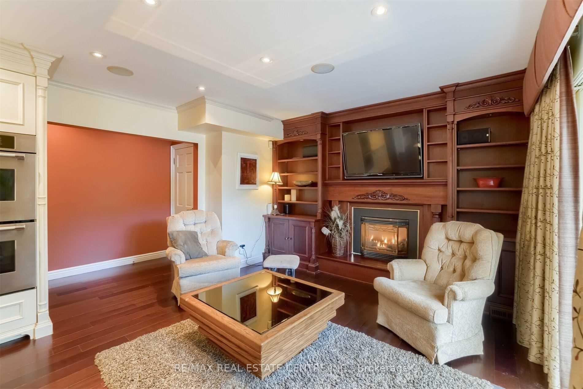 Photo 17 of 41 Clearside Place, Etobicoke, Markland Wood — HOMEH