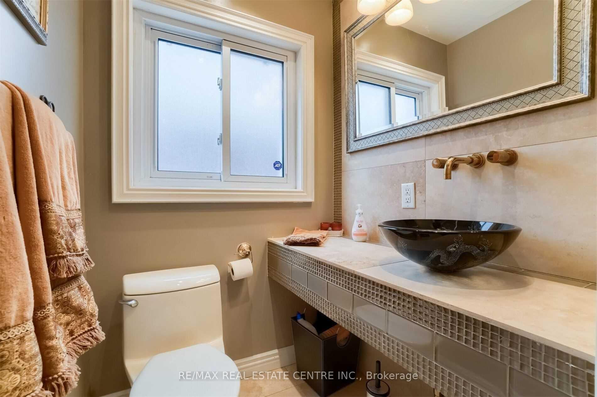 Photo 19 of 41 Clearside Place, Etobicoke, Markland Wood — HOMEH
