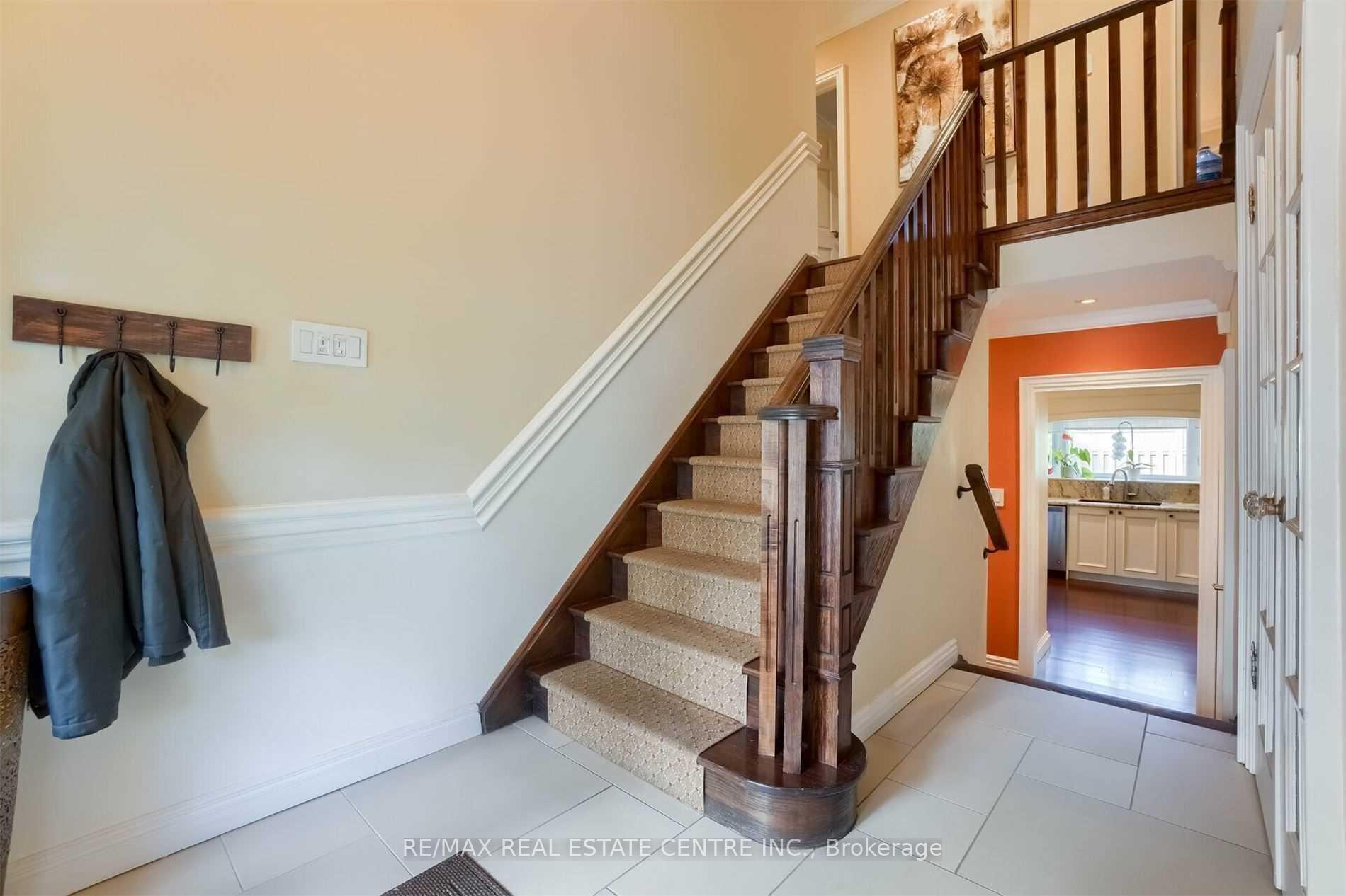 Photo 20 of 41 Clearside Place, Etobicoke, Markland Wood — HOMEH