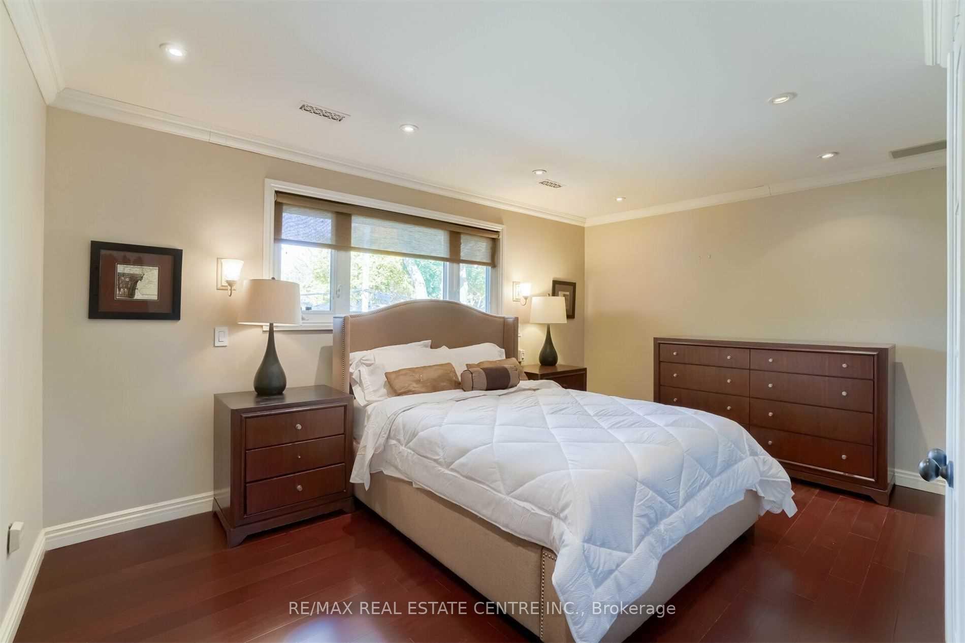 Photo 21 of 41 Clearside Place, Etobicoke, Markland Wood — HOMEH