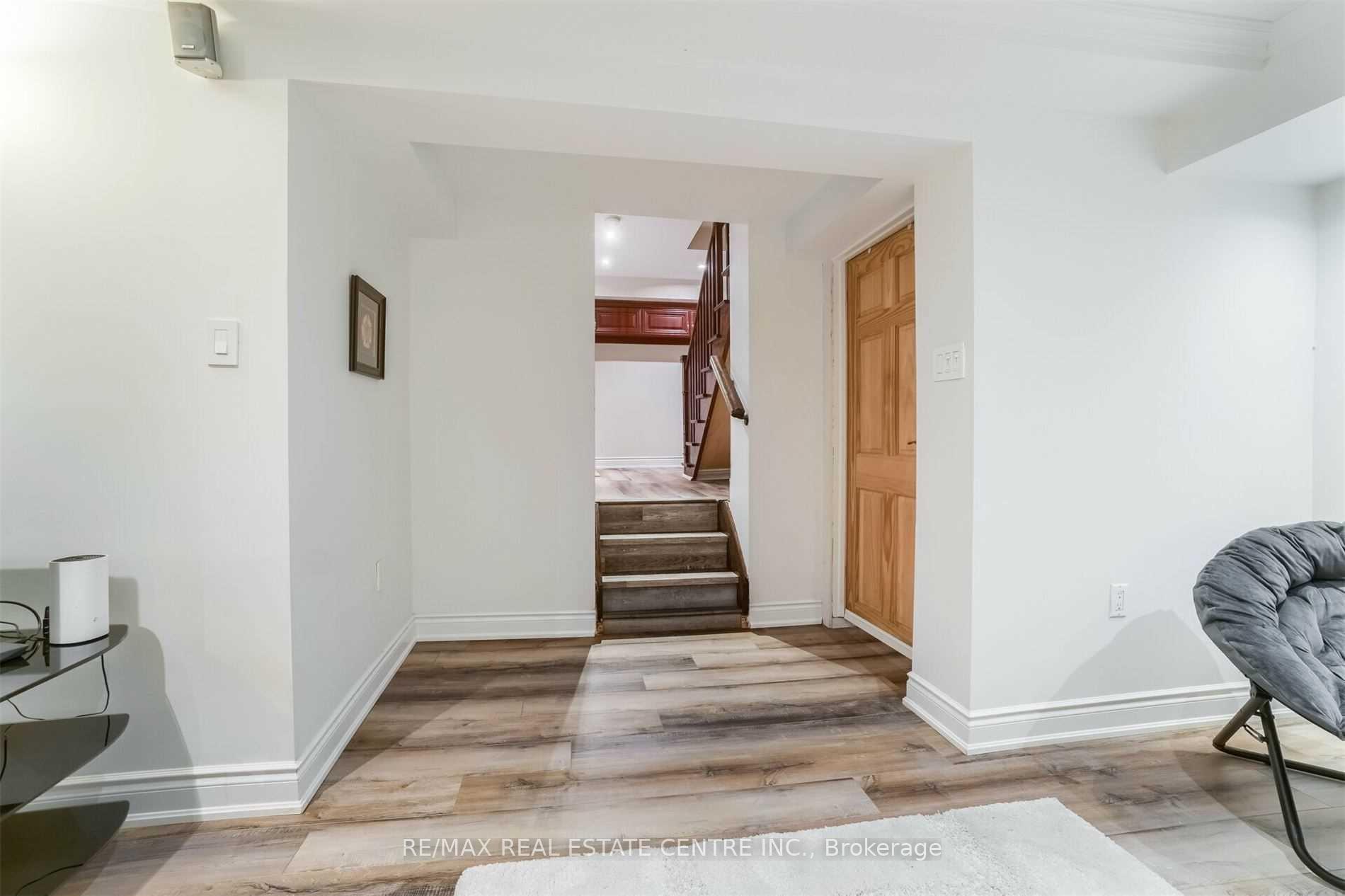 Photo 32 of 41 Clearside Place, Etobicoke, Markland Wood — HOMEH