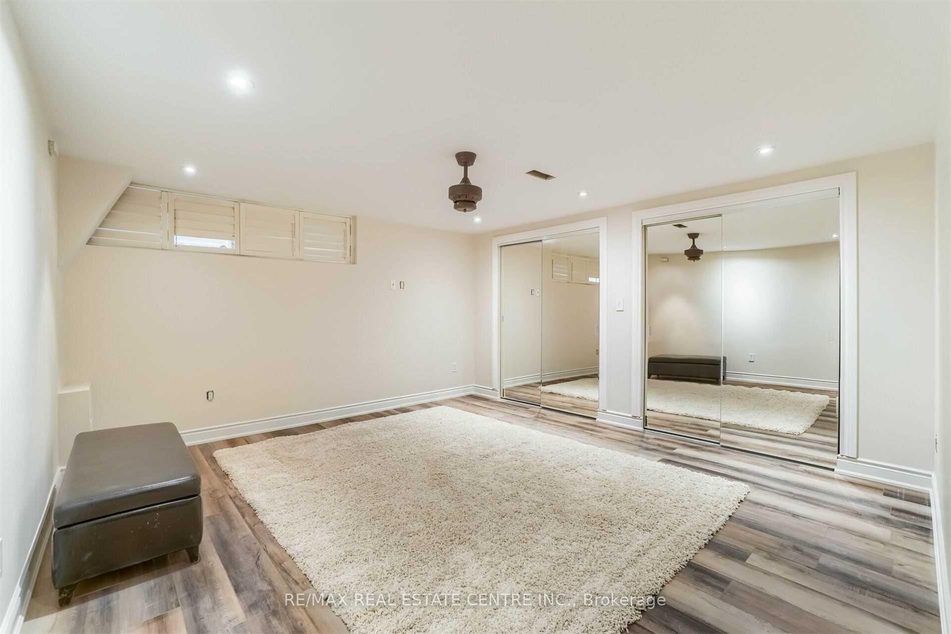 Photo 37 of 41 Clearside Place, Etobicoke, Markland Wood — HOMEH