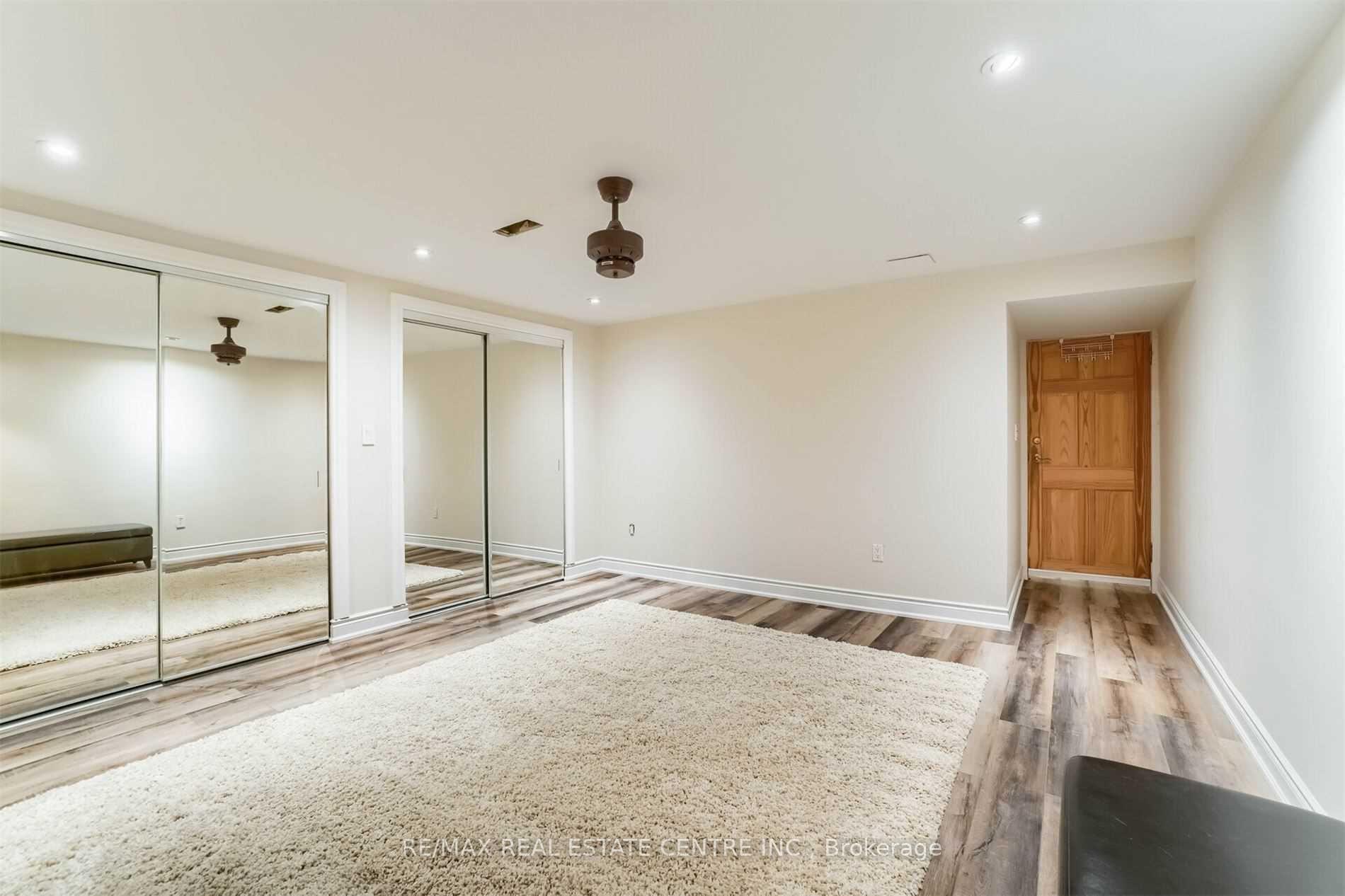 Photo 38 of 41 Clearside Place, Etobicoke, Markland Wood — HOMEH