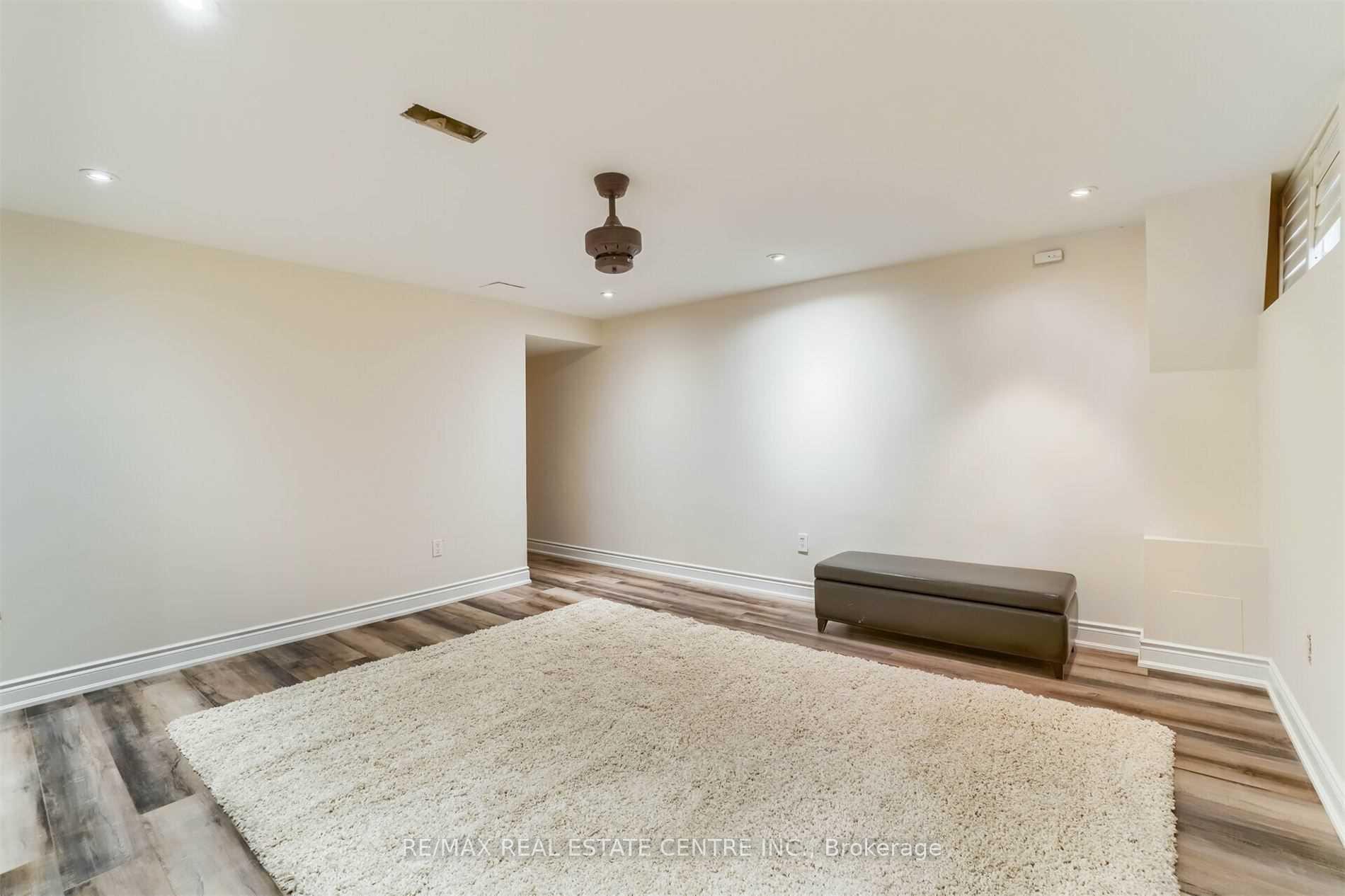 Photo 39 of 41 Clearside Place, Etobicoke, Markland Wood — HOMEH