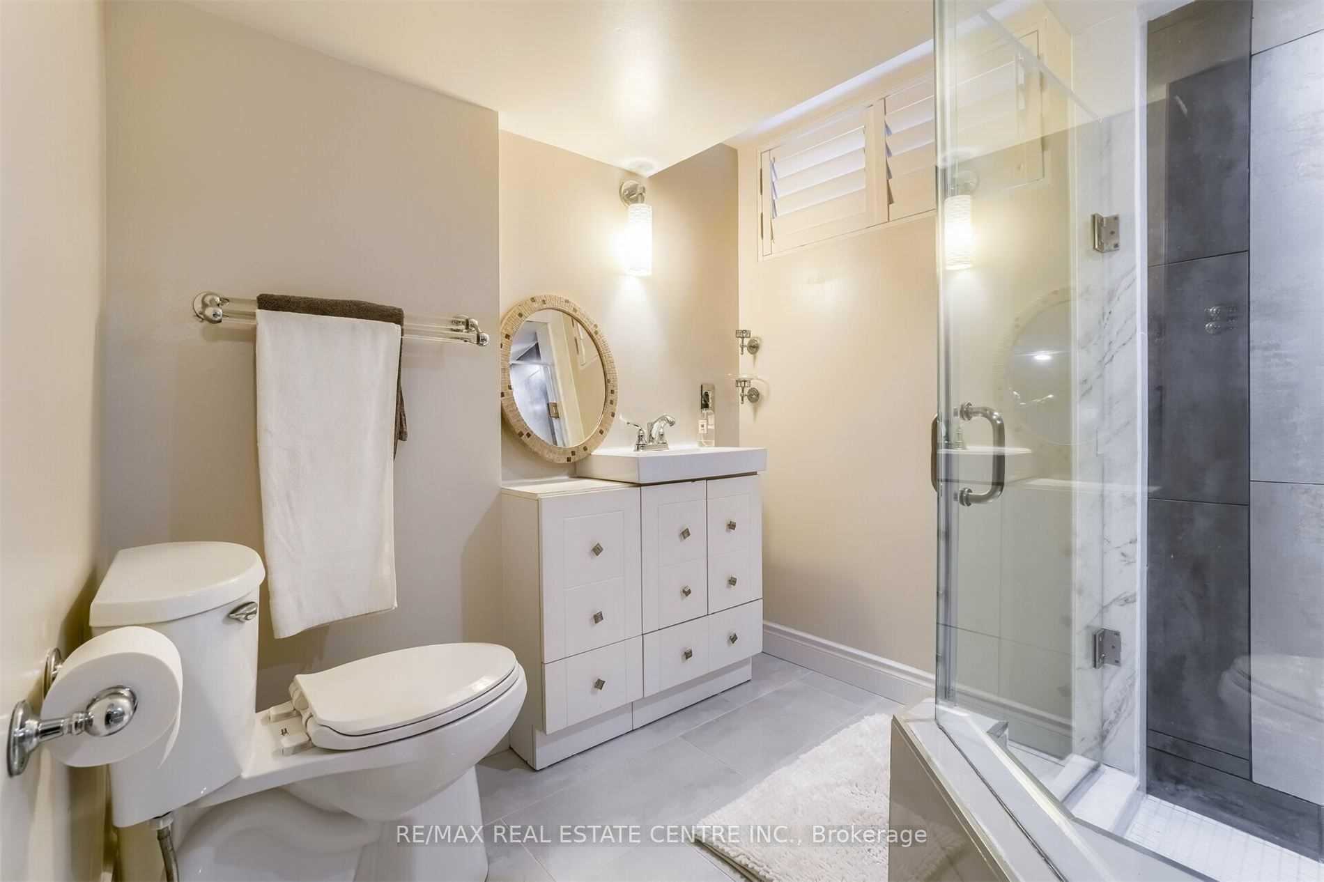 Photo 40 of 41 Clearside Place, Etobicoke, Markland Wood — HOMEH