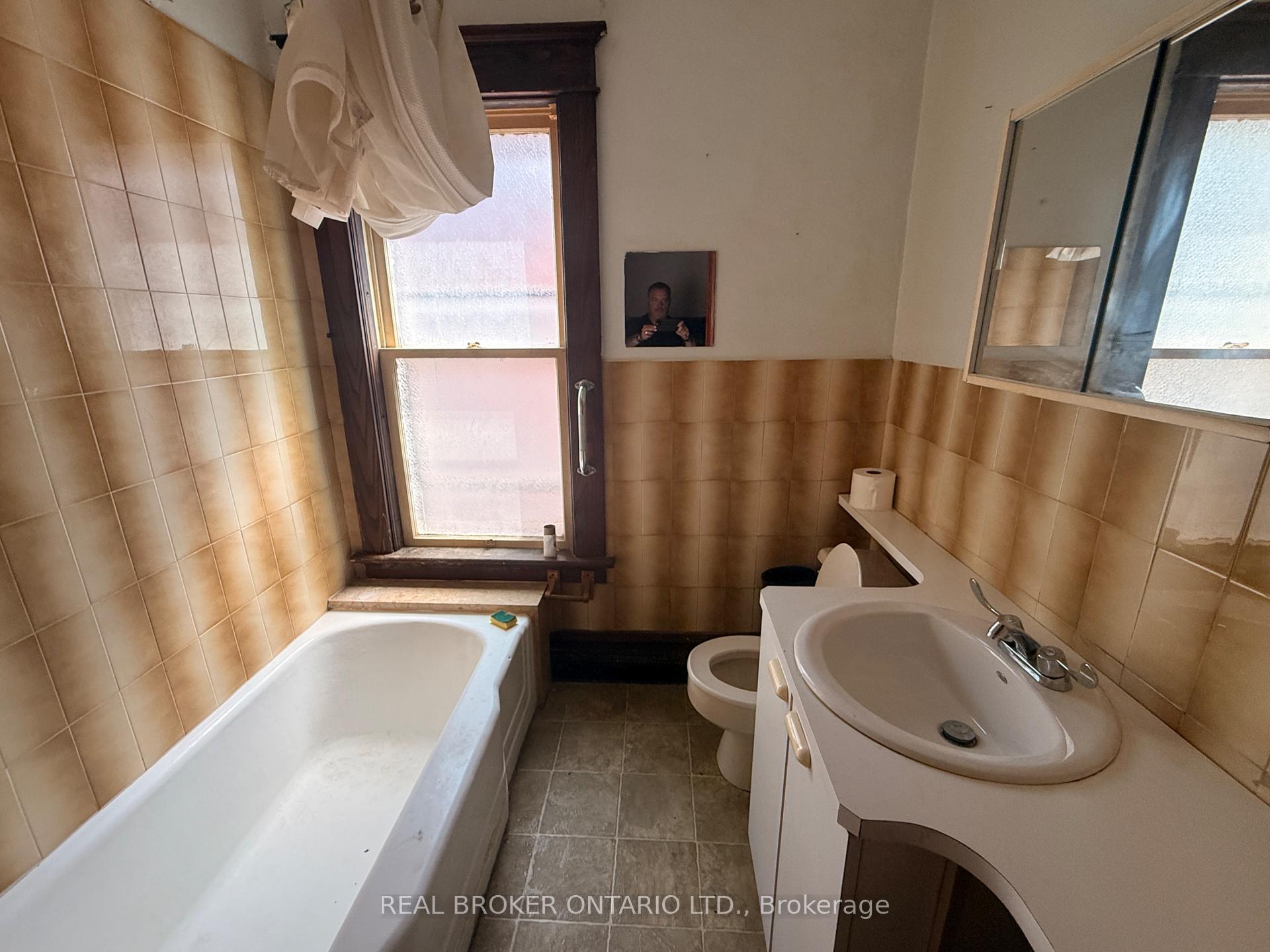 Photo 10 of 28 Grove Street, Welland, Welland Downtown — HOMEH