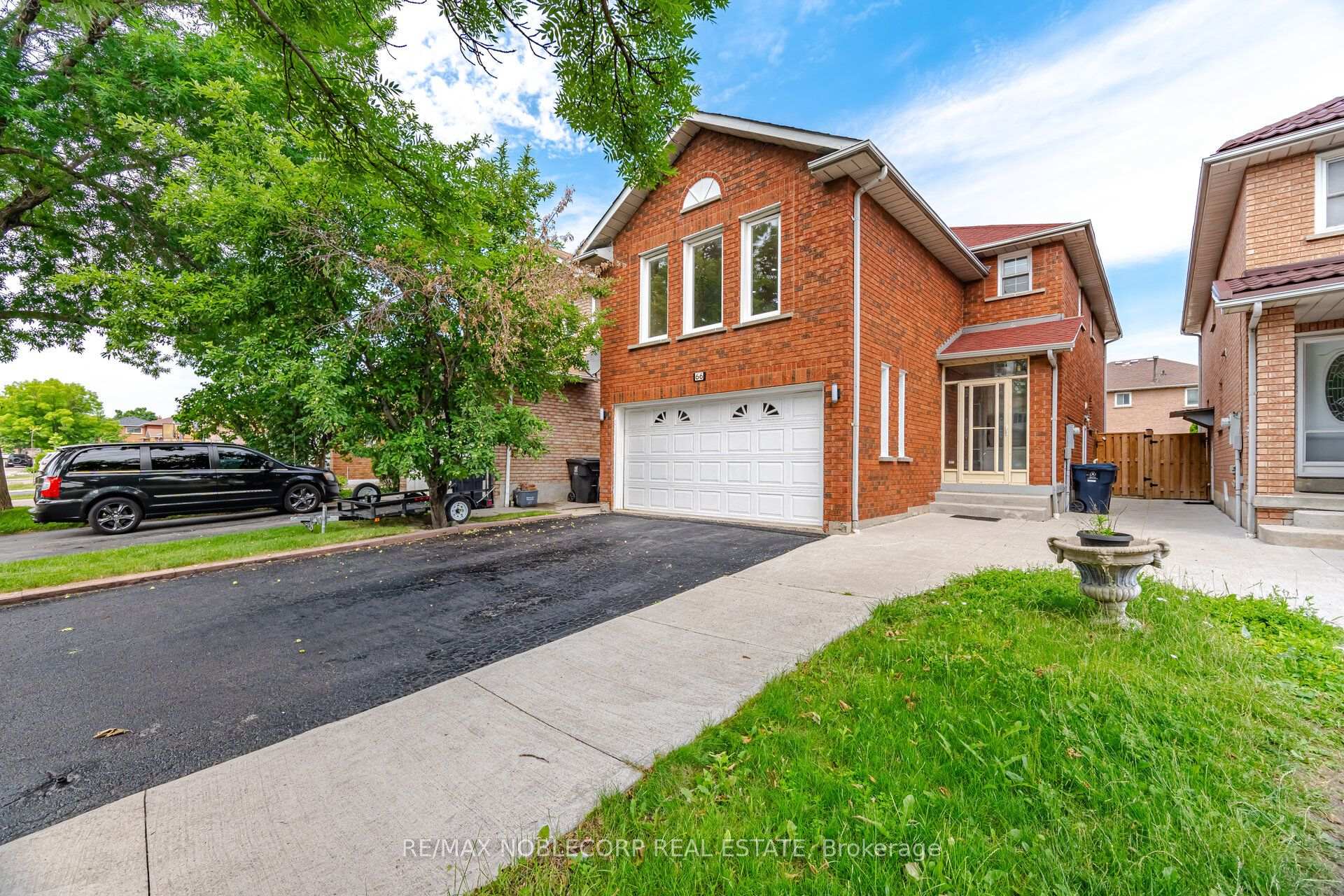 Photo 2 of 66 Cinrickbar Drive, Etobicoke, West Humber-Clairville — HOMEH