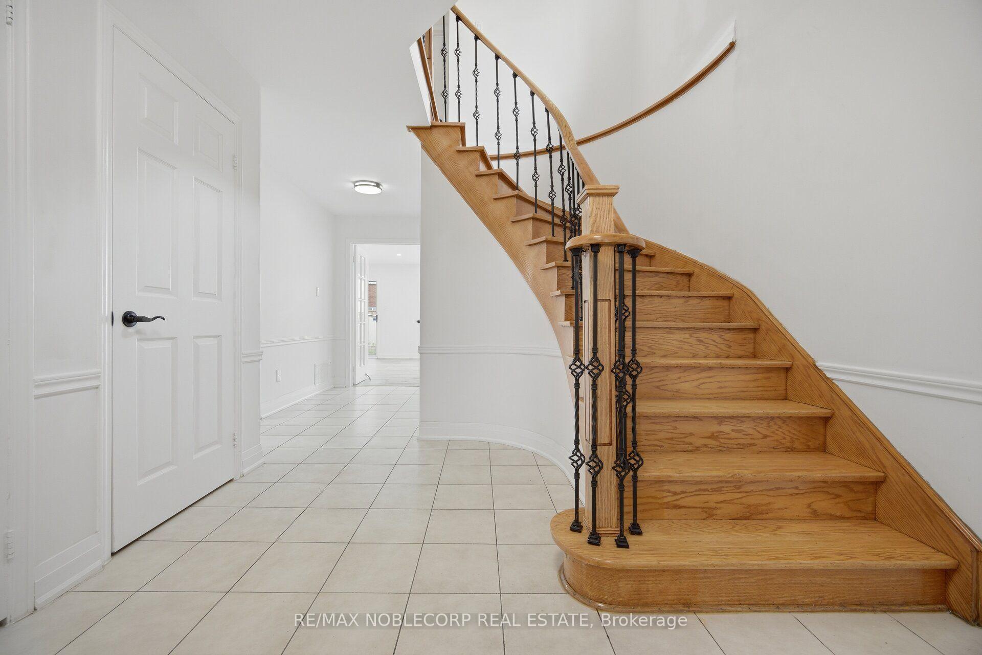 Photo 4 of 66 Cinrickbar Drive, Etobicoke, West Humber-Clairville — HOMEH