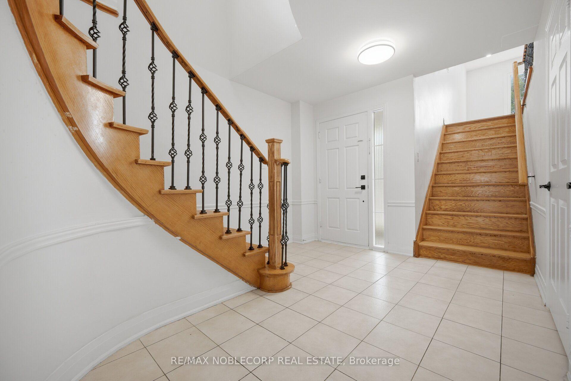 Photo 5 of 66 Cinrickbar Drive, Etobicoke, West Humber-Clairville — HOMEH