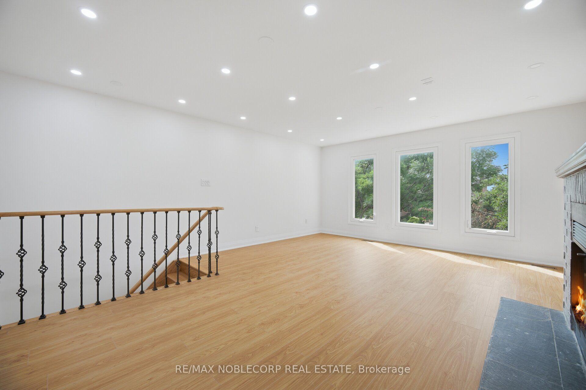 Photo 10 of 66 Cinrickbar Drive, Etobicoke, West Humber-Clairville — HOMEH
