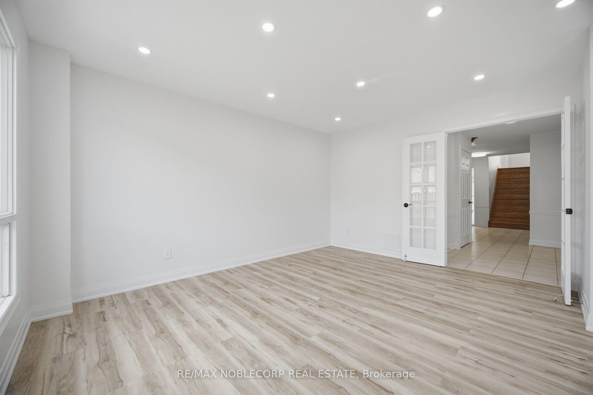 Photo 11 of 66 Cinrickbar Drive, Etobicoke, West Humber-Clairville — HOMEH