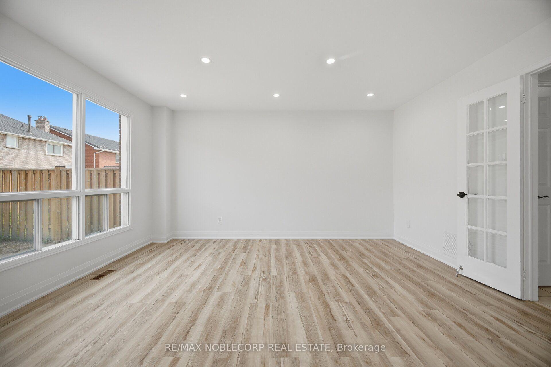 Photo 12 of 66 Cinrickbar Drive, Etobicoke, West Humber-Clairville — HOMEH