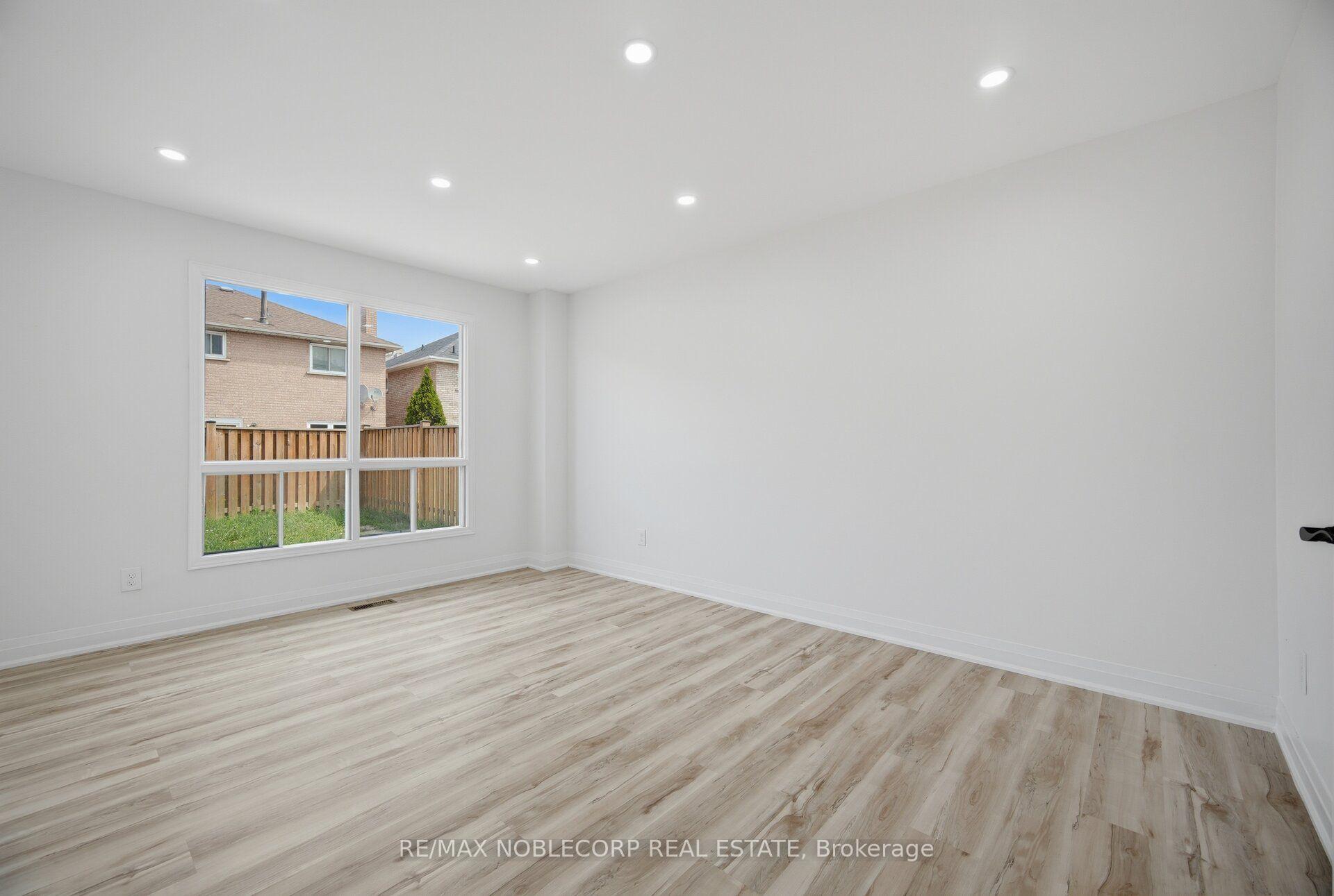 Photo 13 of 66 Cinrickbar Drive, Etobicoke, West Humber-Clairville — HOMEH