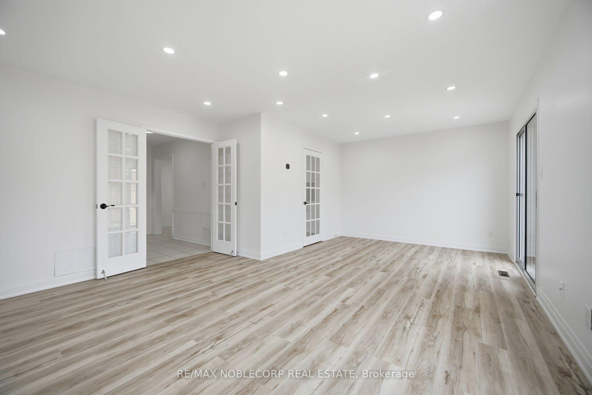Photo 14 of 66 Cinrickbar Drive, Etobicoke, West Humber-Clairville — HOMEH