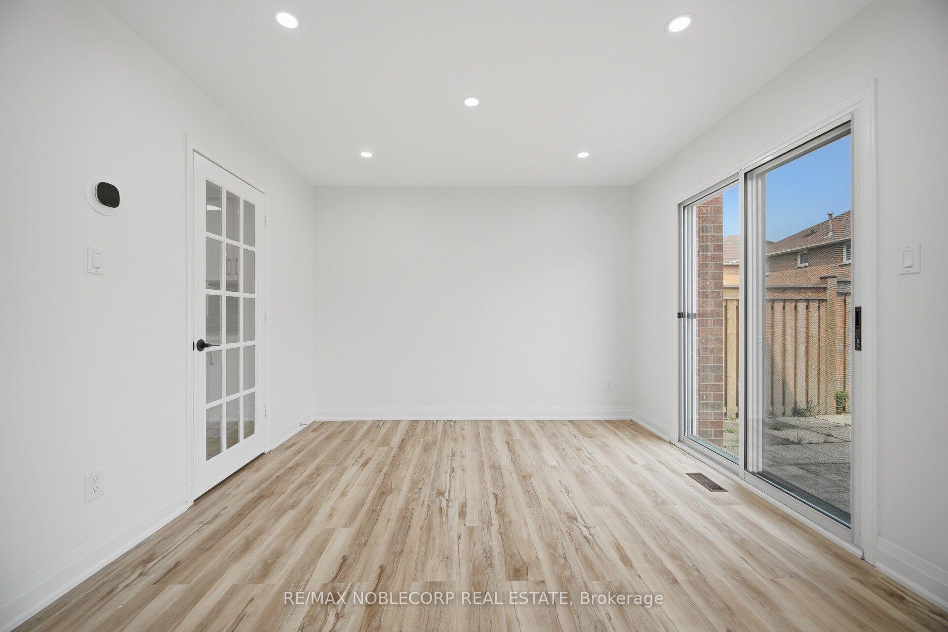 Photo 15 of 66 Cinrickbar Drive, Etobicoke, West Humber-Clairville — HOMEH