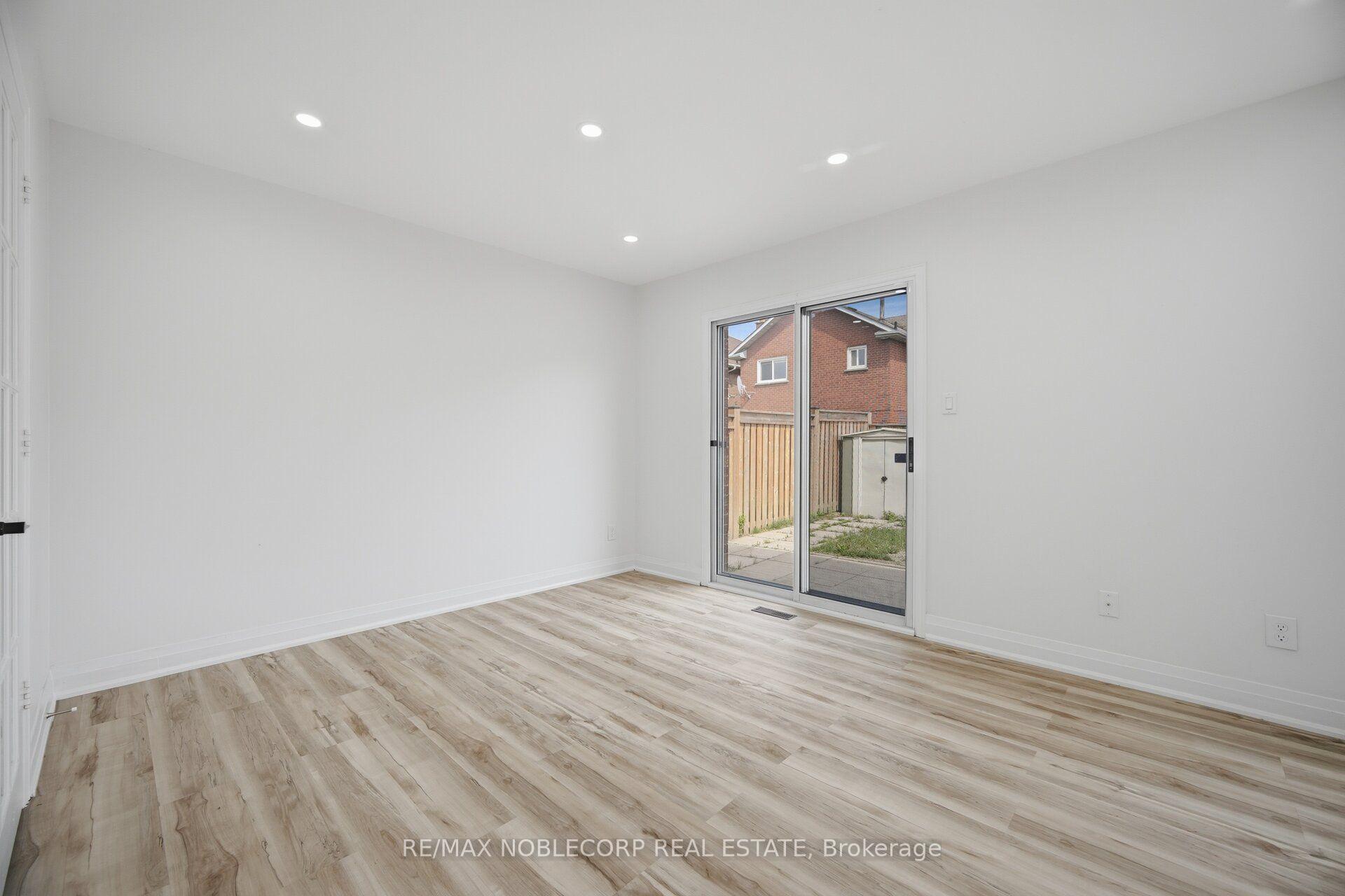 Photo 16 of 66 Cinrickbar Drive, Etobicoke, West Humber-Clairville — HOMEH