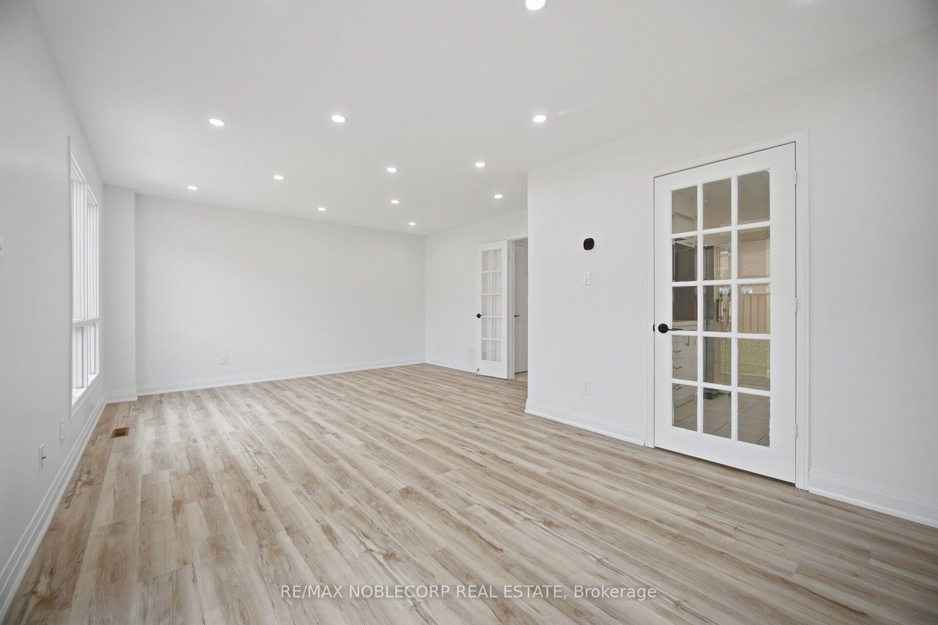 Photo 17 of 66 Cinrickbar Drive, Etobicoke, West Humber-Clairville — HOMEH