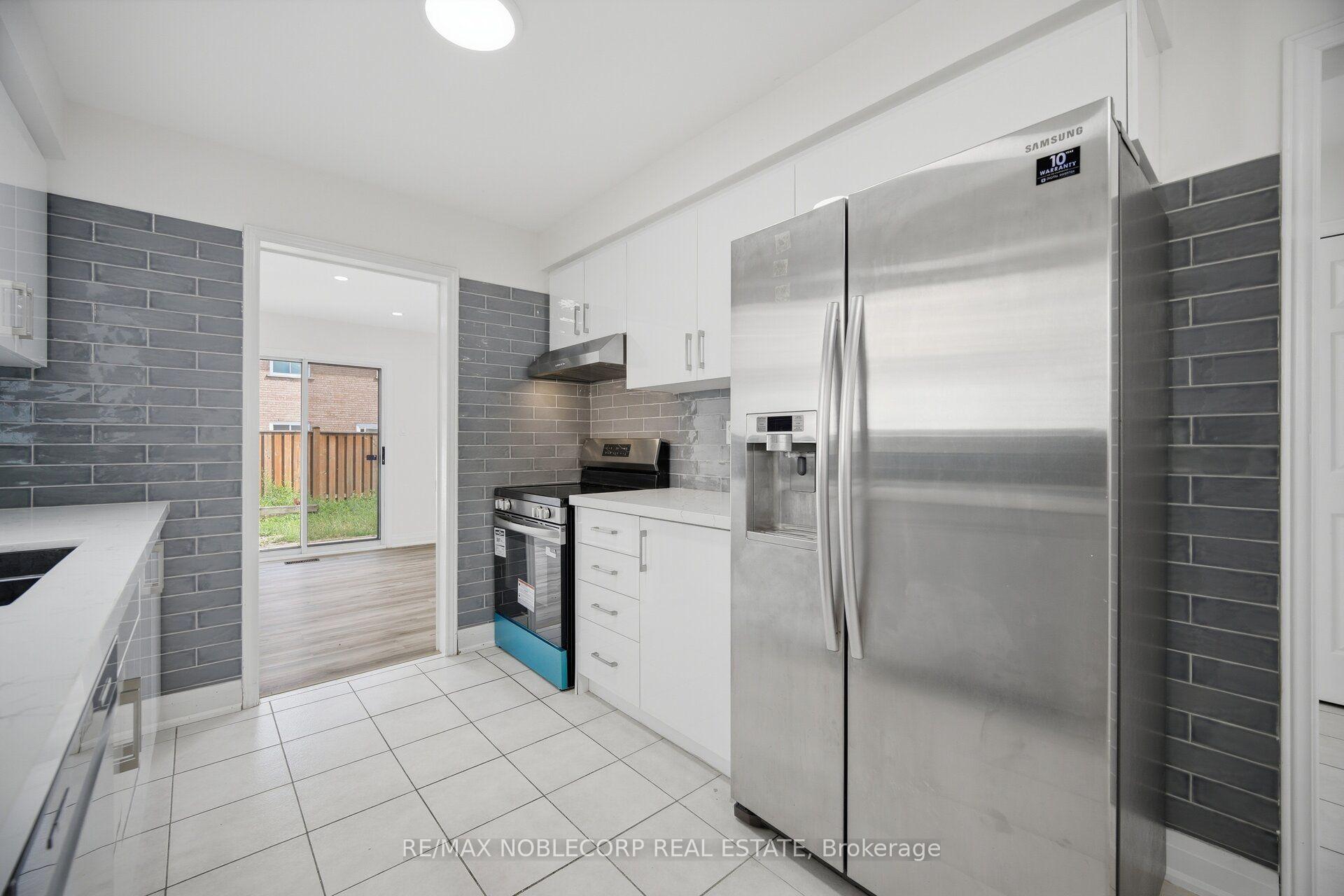 Photo 20 of 66 Cinrickbar Drive, Etobicoke, West Humber-Clairville — HOMEH