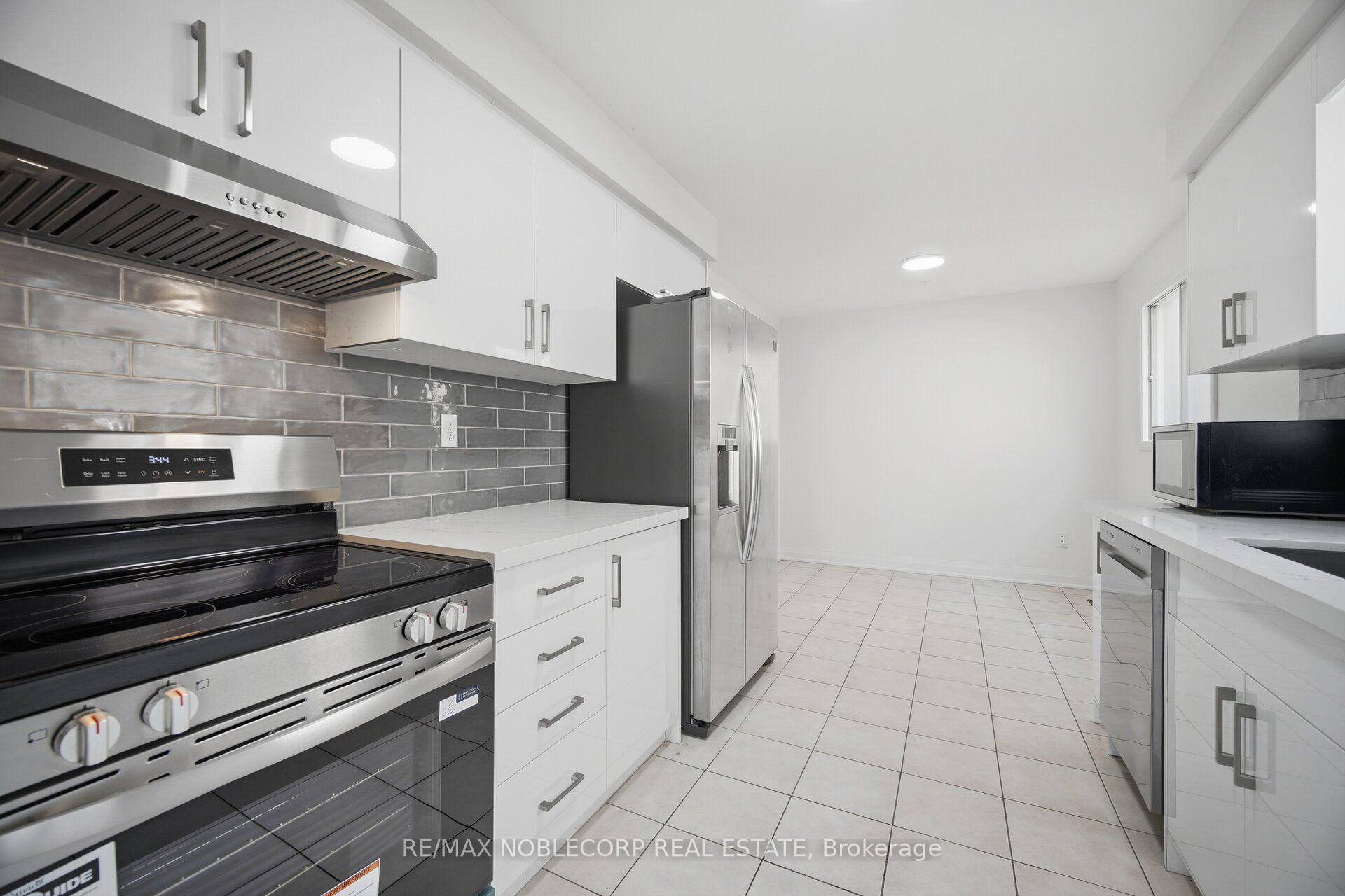Photo 22 of 66 Cinrickbar Drive, Etobicoke, West Humber-Clairville — HOMEH